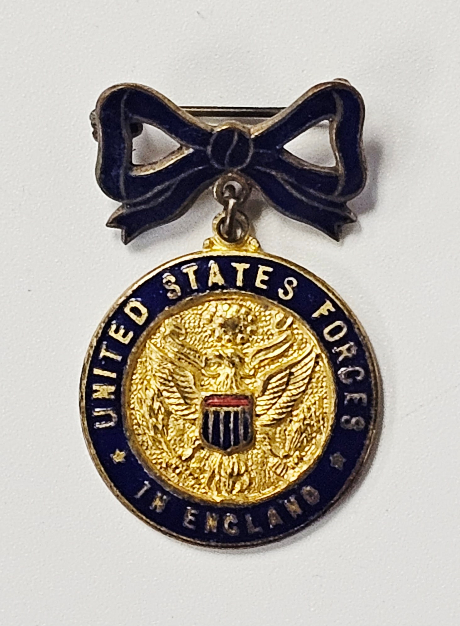 US Military Joint Forces WWII United States Forces In England Sterling Silver Sweetheart Pin: This is a British-made World War II era sweetheart brooch intended for United States Forces personnel stationed in the United Kingdom between 1942 and 1945. The piece is crafted from sterling silver w