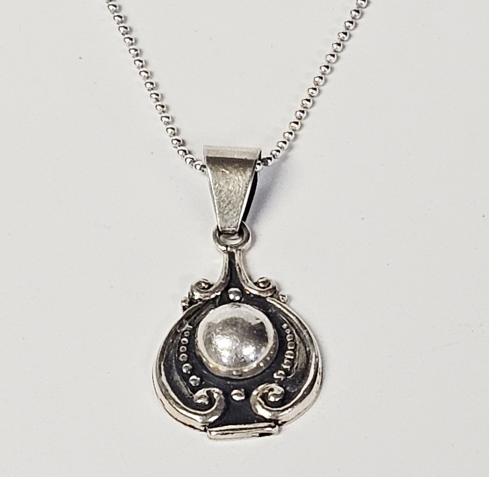 Sterling Silver Taxco Shield Pendant Necklace 9.5 Grams (1 of 7)