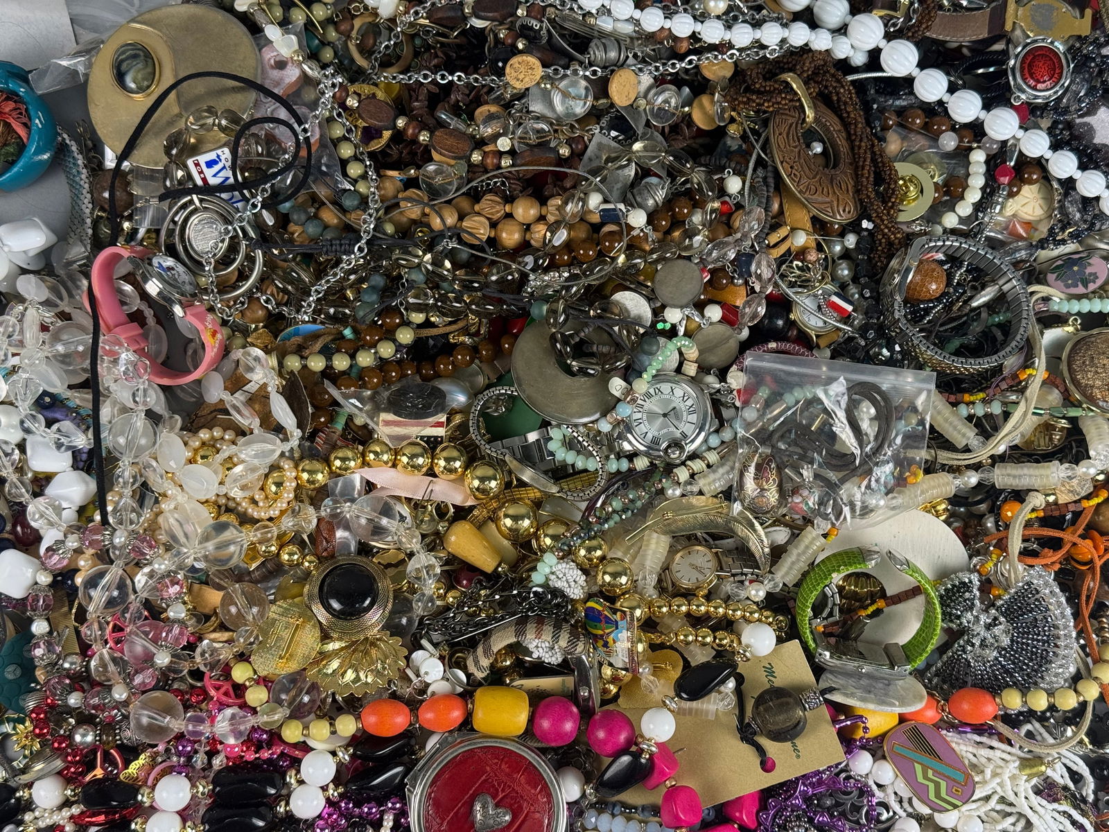 An Assortment of Vintage and Modern Costume Jewelry and Collectibles (1 of 6)