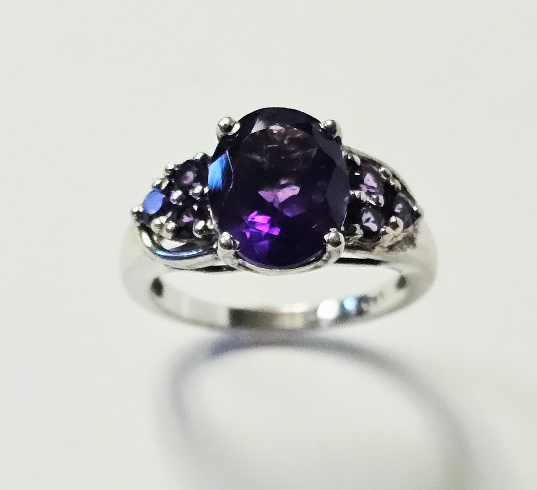 Sterling Silver Oval-Cut Purple Gemstone Ring 4.4 Grams (1 of 10)