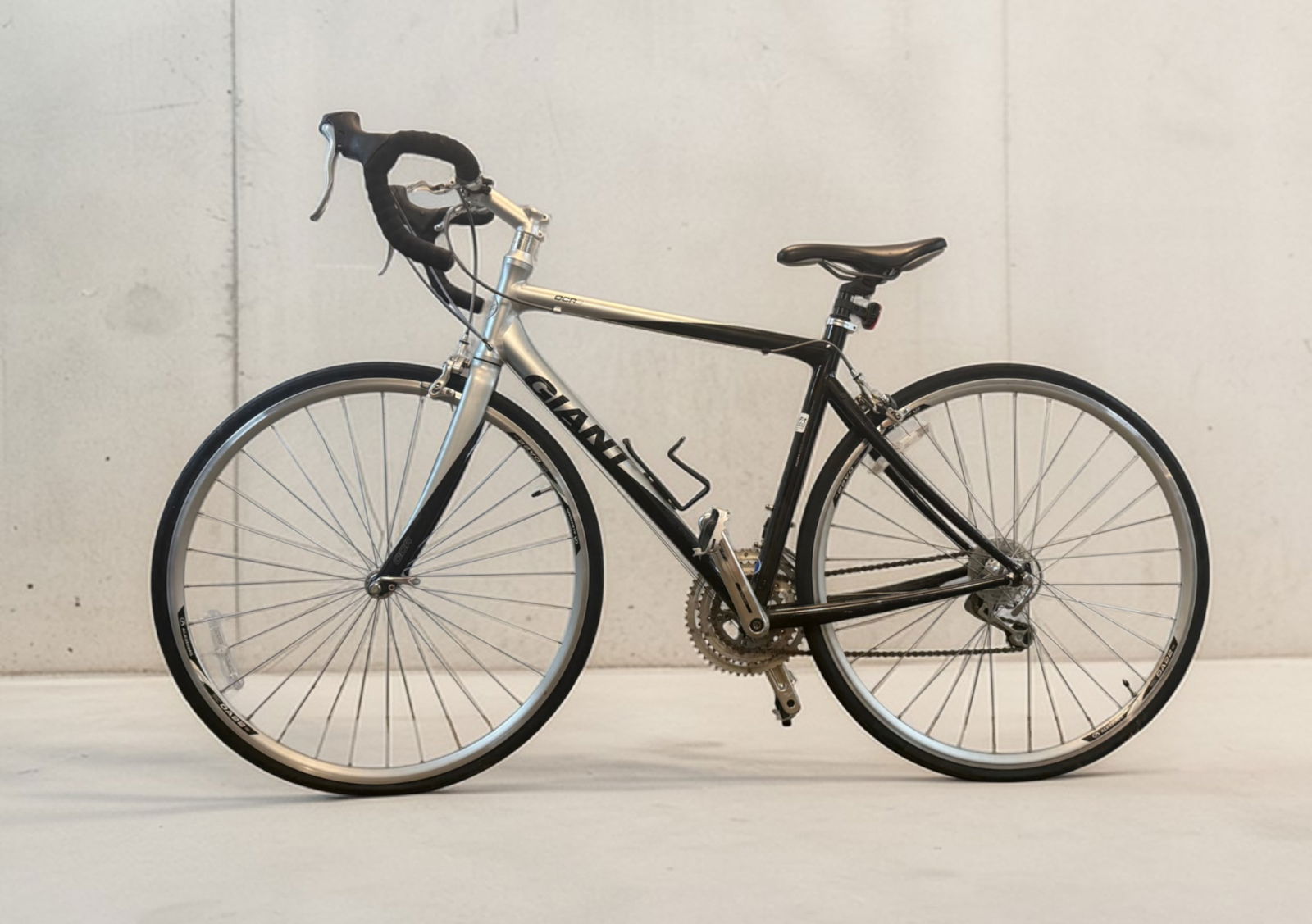 Giant OCR3 Road Bicycle with Shimano Sora Triple Groupset, circa 2008 (1 of 9)