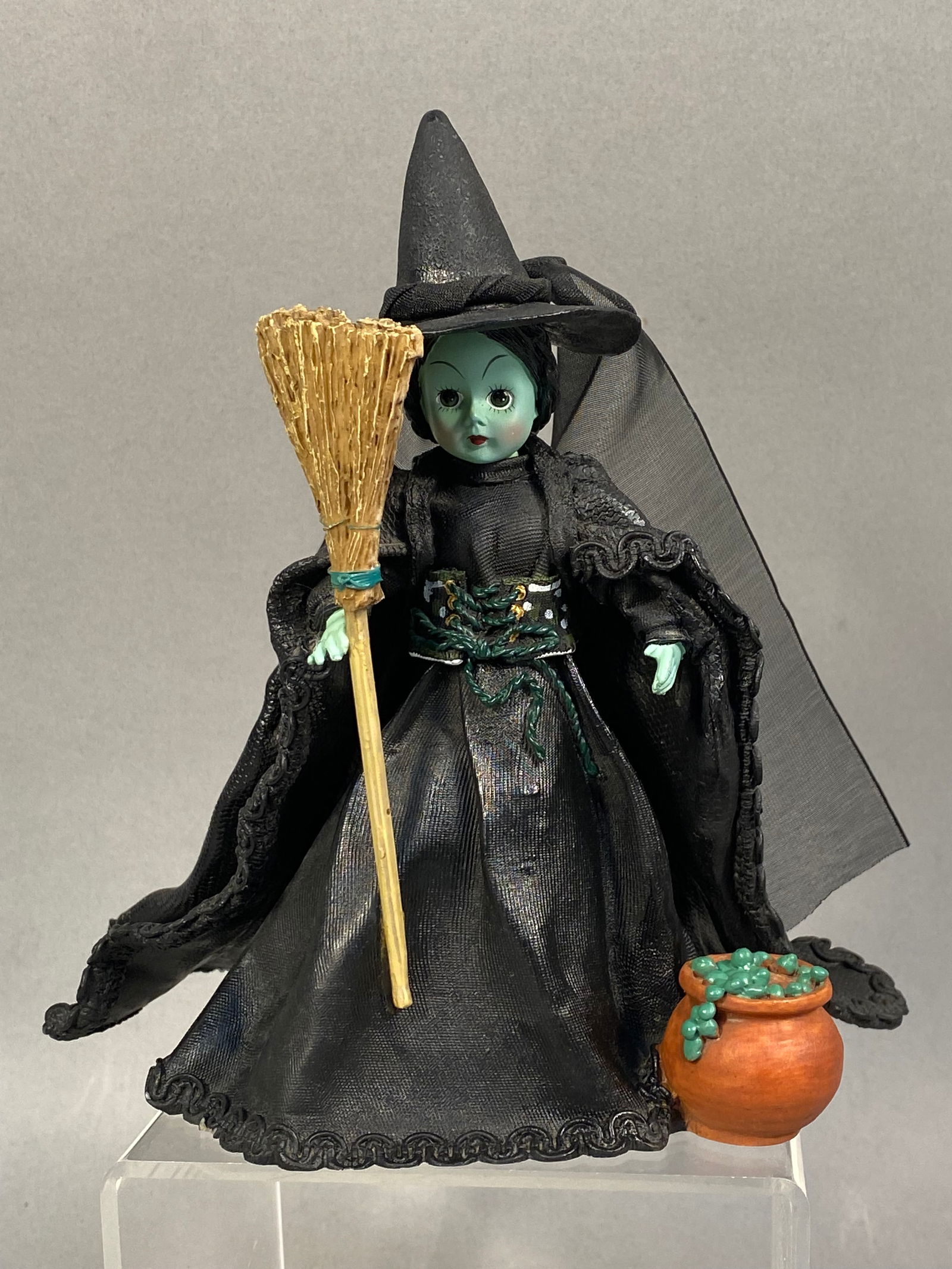 Madame Alexander Wicked Witch of the West Wizard of Oz Figurine (1 of 7)