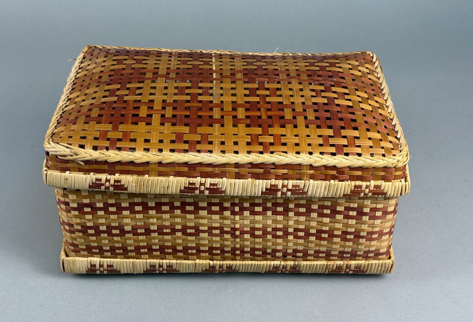 A Woven Split Fiber Lidded Box with Geometric Decoration (1 of 8)