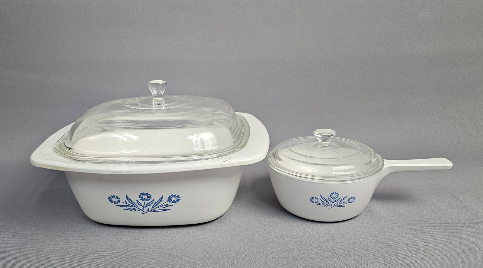 Two Vintage Corning Ware Cornflower Blue Cookware Vessels with Lids (1 of 13)