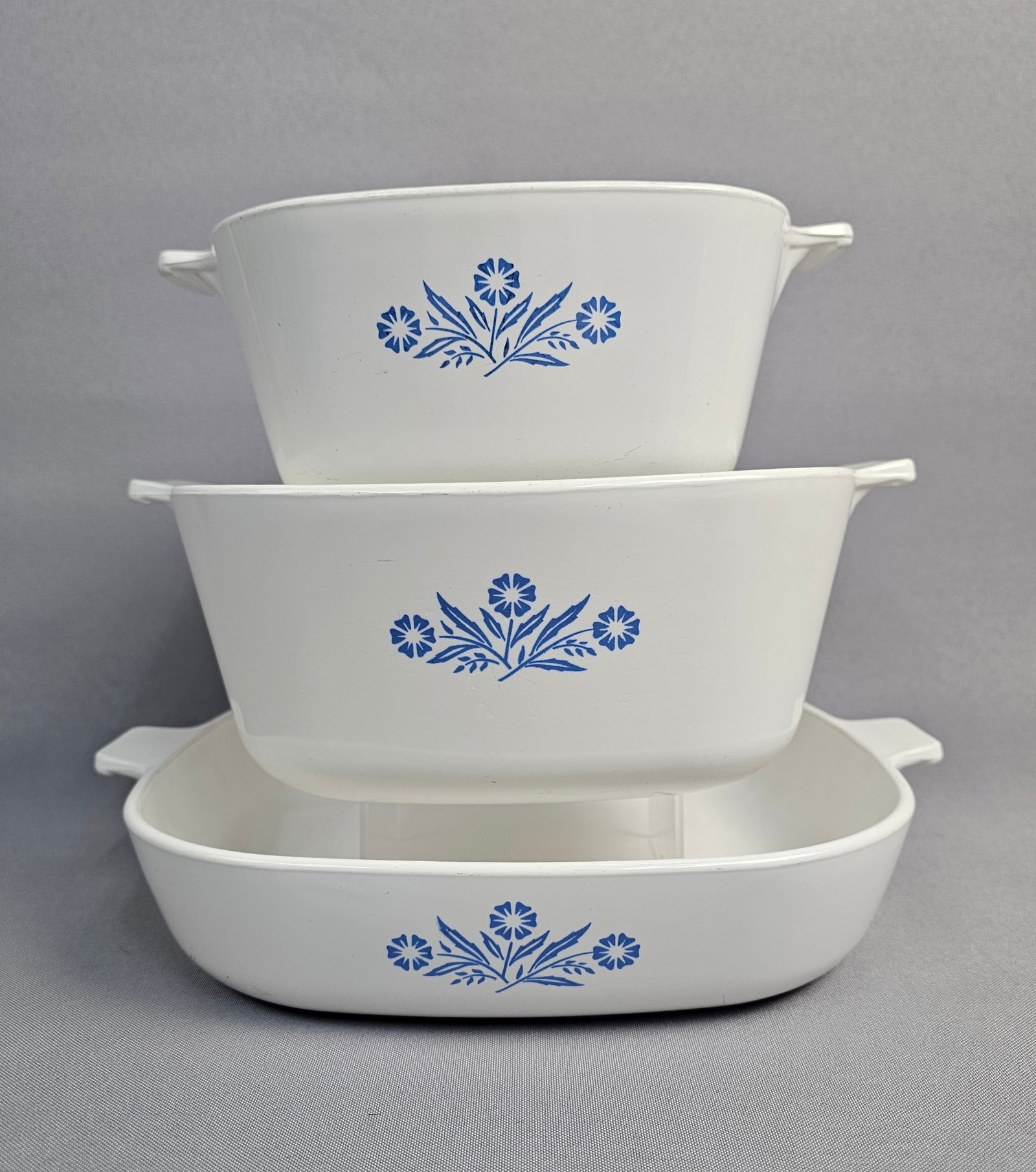 A Trio of Vintage Corning Ware Blue Cornflower Casserole and Baking Dishes (1 of 13)