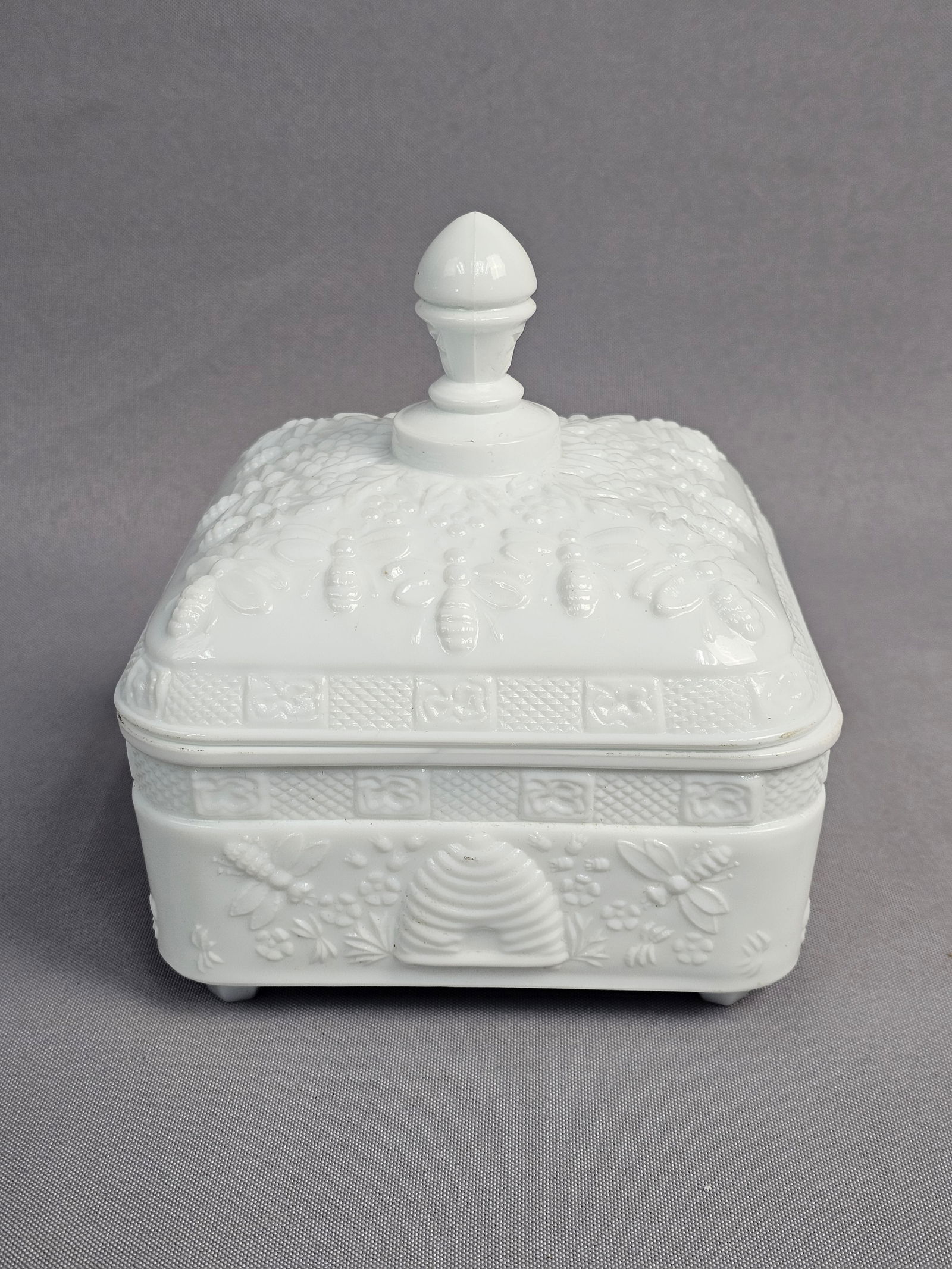Tiara Exclusives Milk Glass Honey Bee Box Lidded Dish (1 of 12)