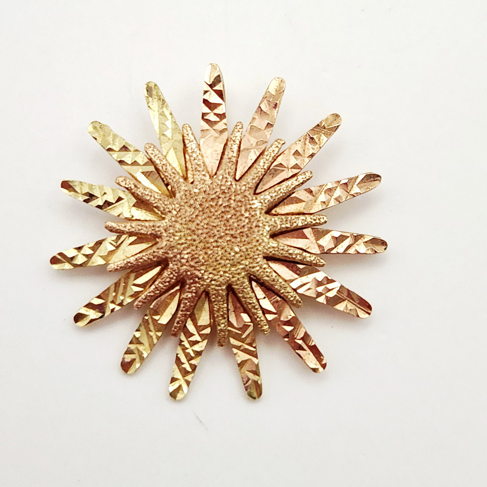 14K Gold Sunburst Pendant 2.8 Grams (1 of 7)