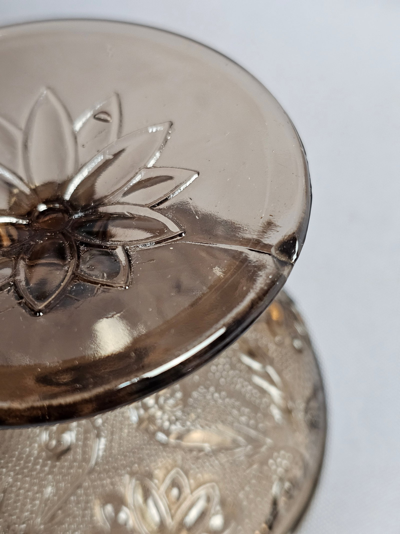 A Pair of Tiara Indiana Glass Sandwich Pattern Fairy Lamps - 7