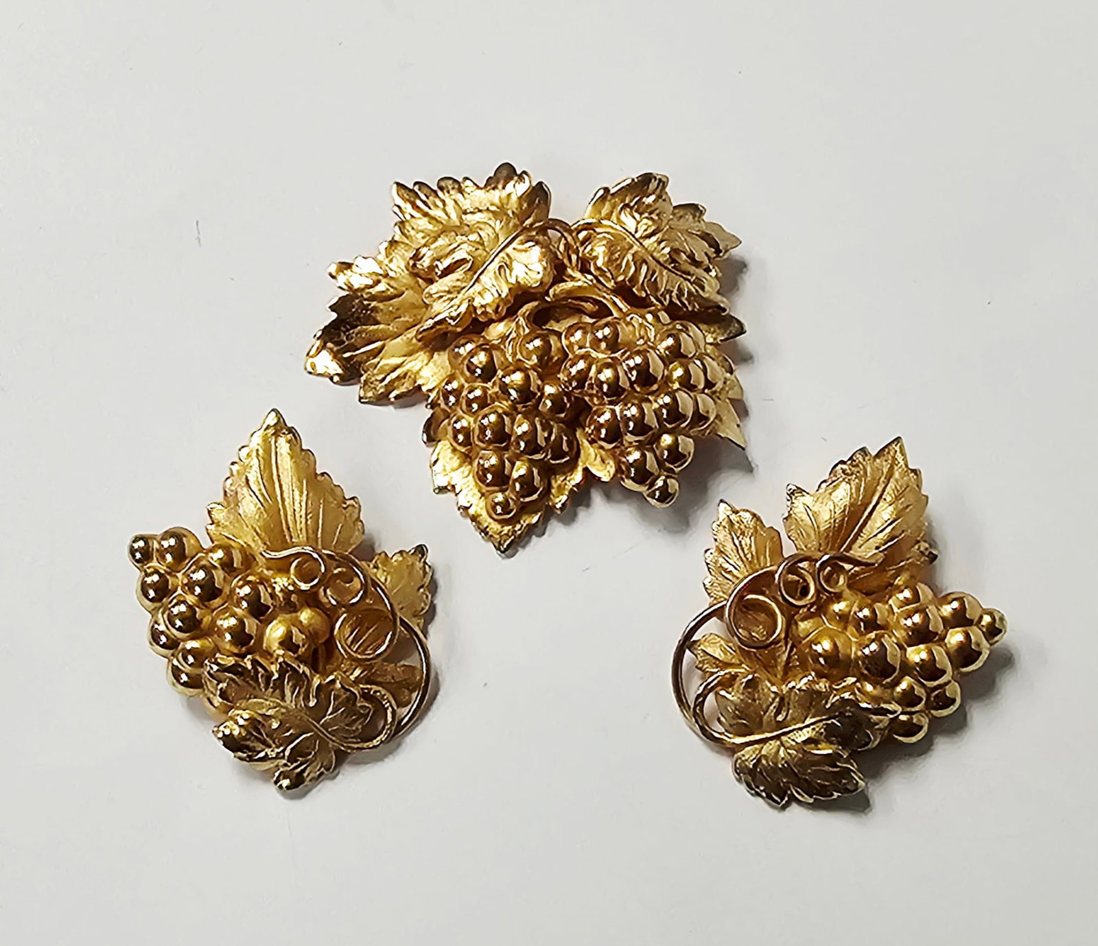Napier Danish Pattern Grape Motif Brooch & Earrings (1 of 11)