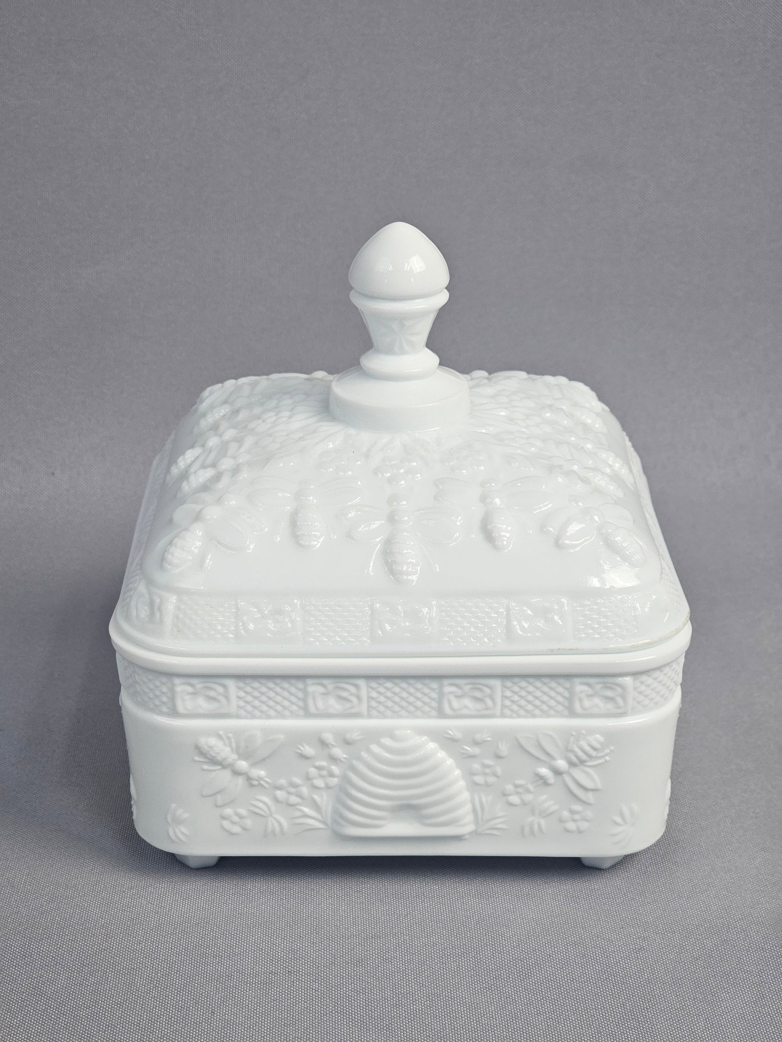 Tiara Indiana Glass White Milk Glass Honey Bee Box Lidded Dish (1 of 11)