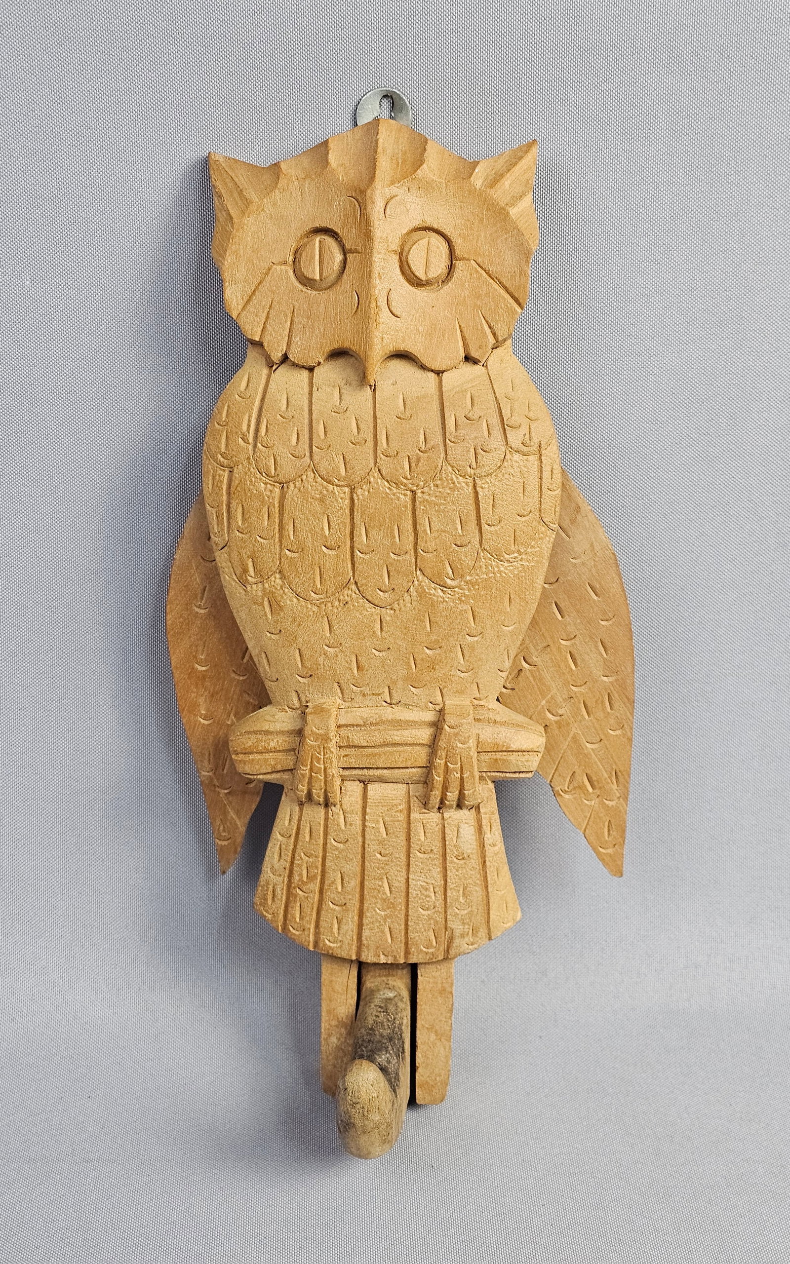 Vintage Hand-Carved Wooden Owl Wall Hook with Articulated Wings: A vintage hand-carved wooden wall hook in the form of an owl, featuring a mechanical wing-flapping action. The piece is constructed from light-toned wood with incised feather detailing and stylized ci