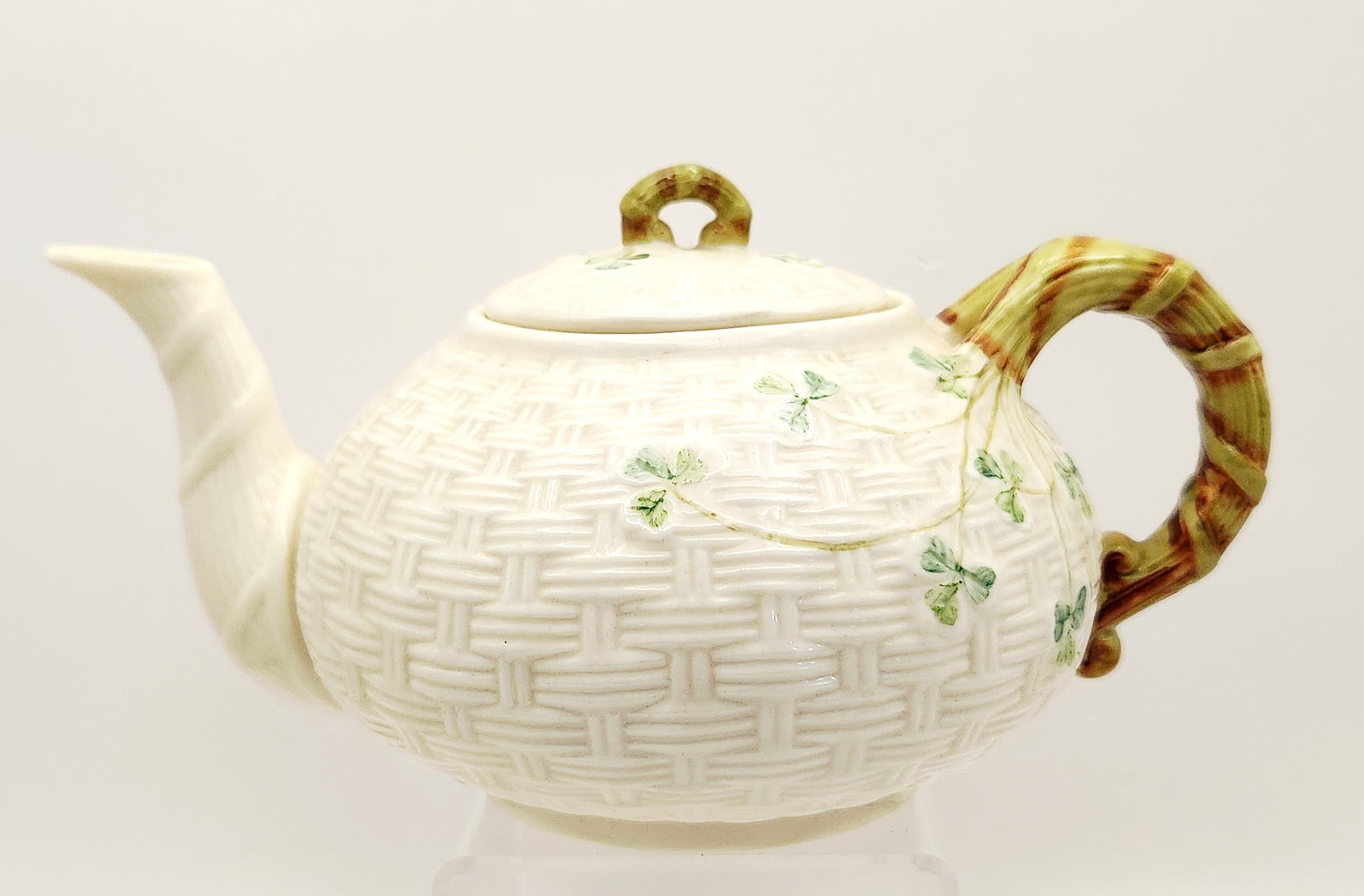 Belleek Shamrock Basketweave Parian Porcelain Teapot (1 of 8)