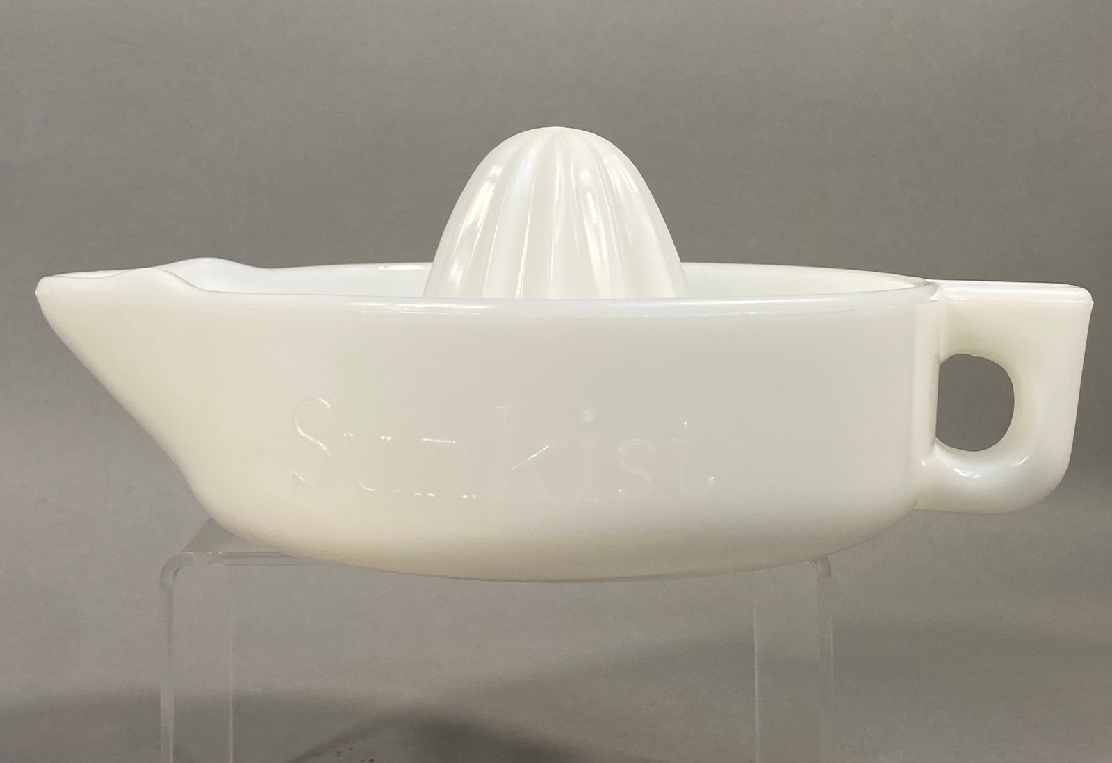 Sunkist White Milk Glass Citrus Reamer (1 of 5)