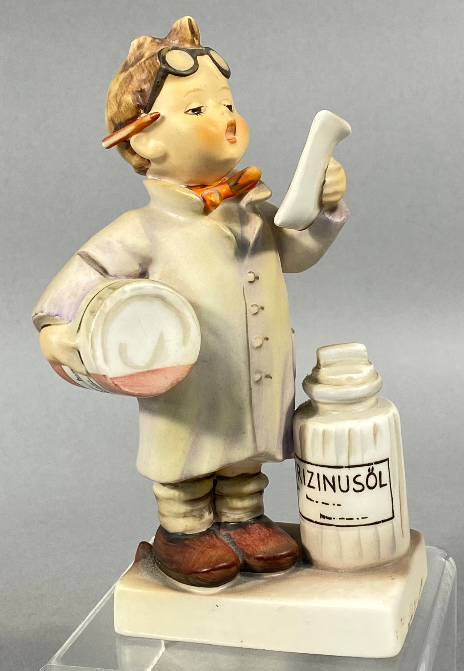 Goebel M.I. Hummel Porcelain Figurine The Little Pharmacist Model 322 TMK-3 (1 of 5)