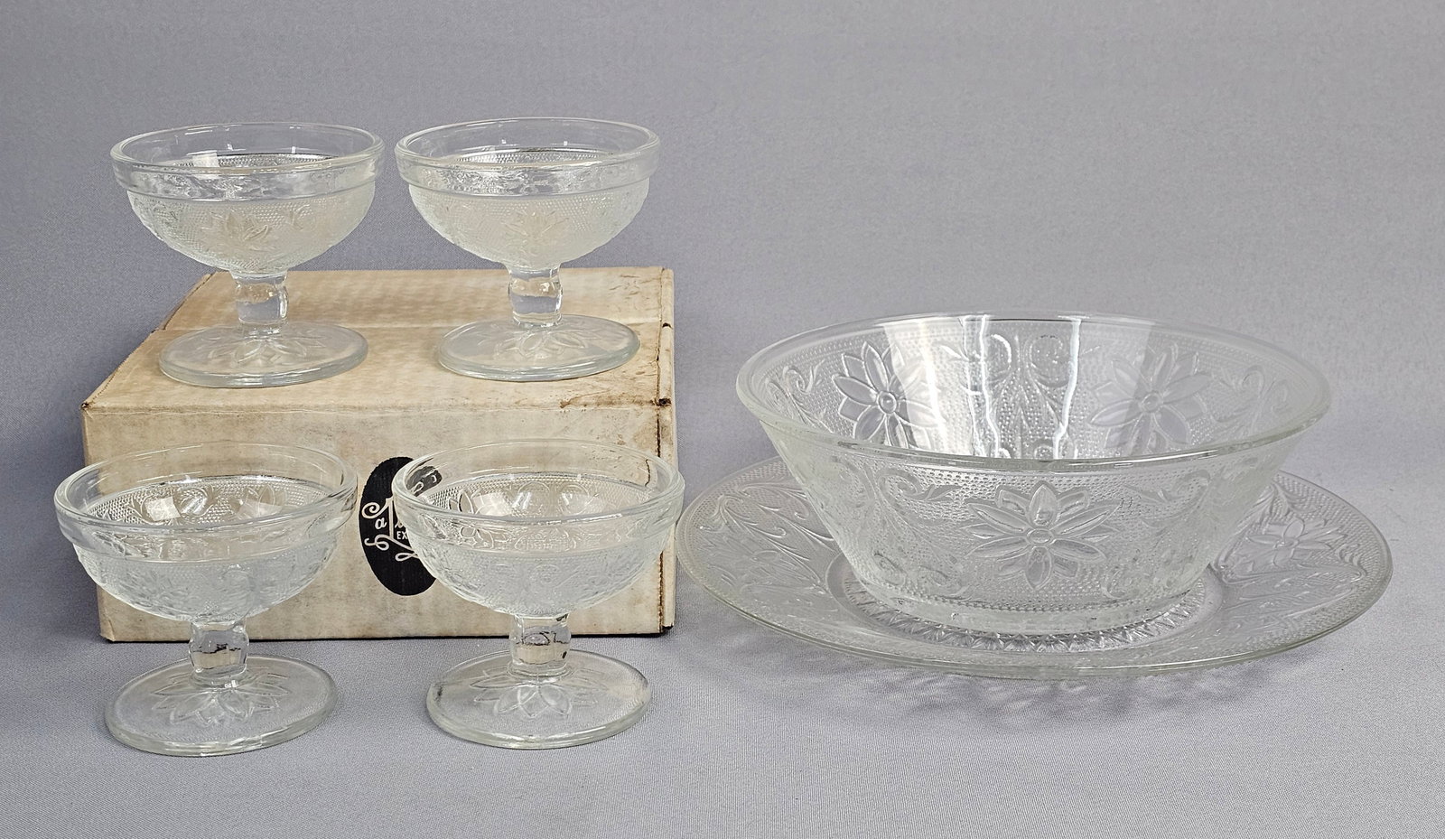A Set of Tiara Exclusives Sandwich Pattern Clear Pressed Glass Tableware (1 of 13)