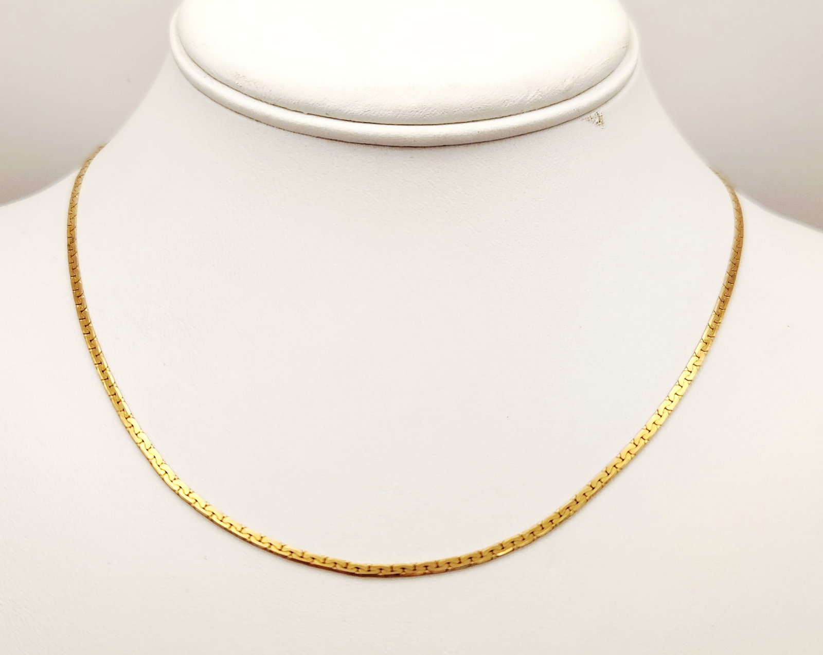 14K Gold S-Link Necklace 4.3 Grams: An Italian 14 karat yellow gold necklace featuring a flat, interlocking S-link chain design. The spring ring is stamped 14K, and the attached oval link is stamped 14KT on one side and ITALY on the