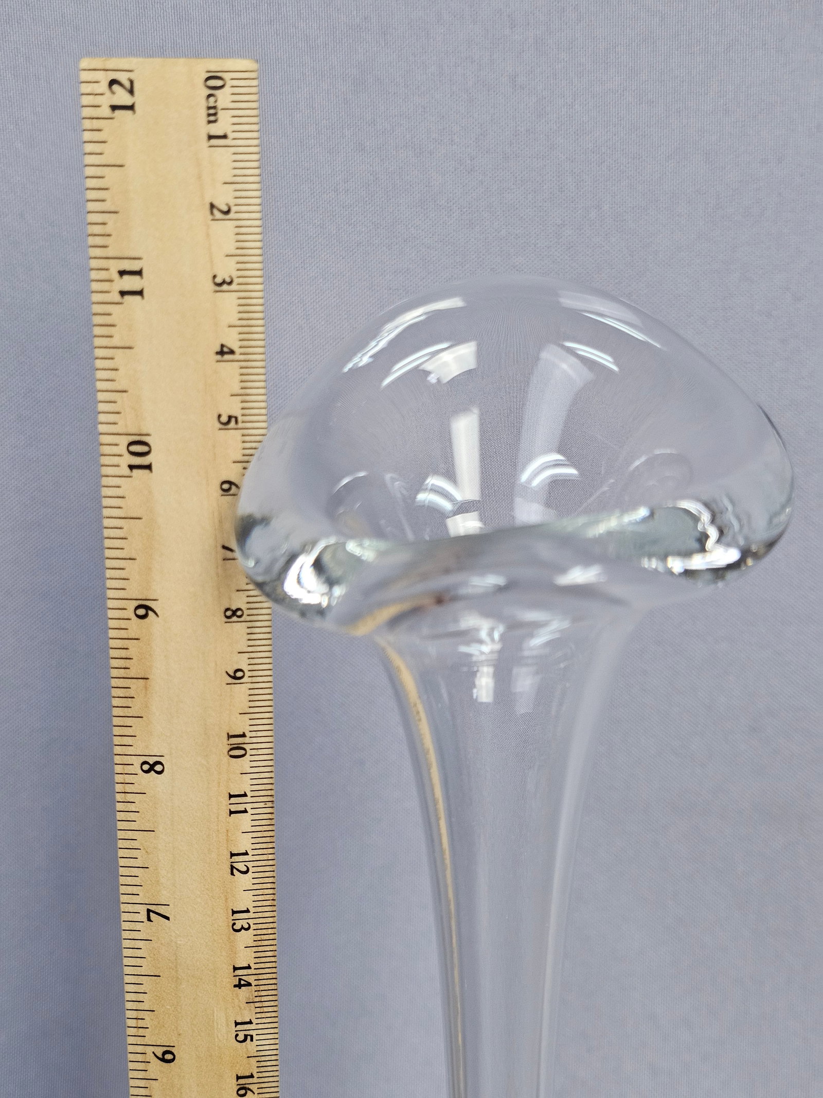 Jack-in-the-Pulpit Vase with Controlled Bubble Base - 2