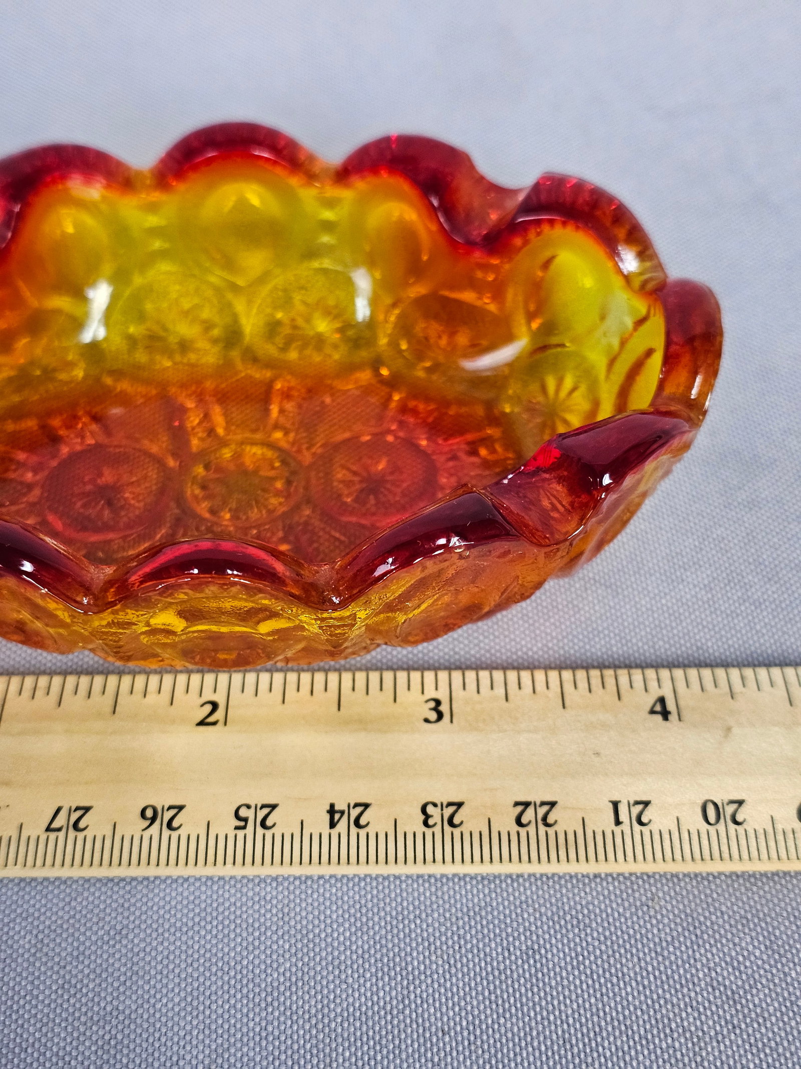 Small Amberina Moon & Star Pattern Oval Dish - 3