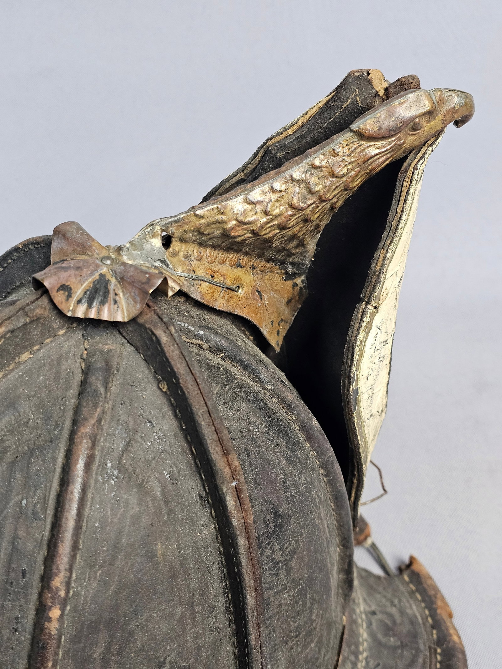 Antique Cairns Leather Fire Helmet with DFD Engine - 4