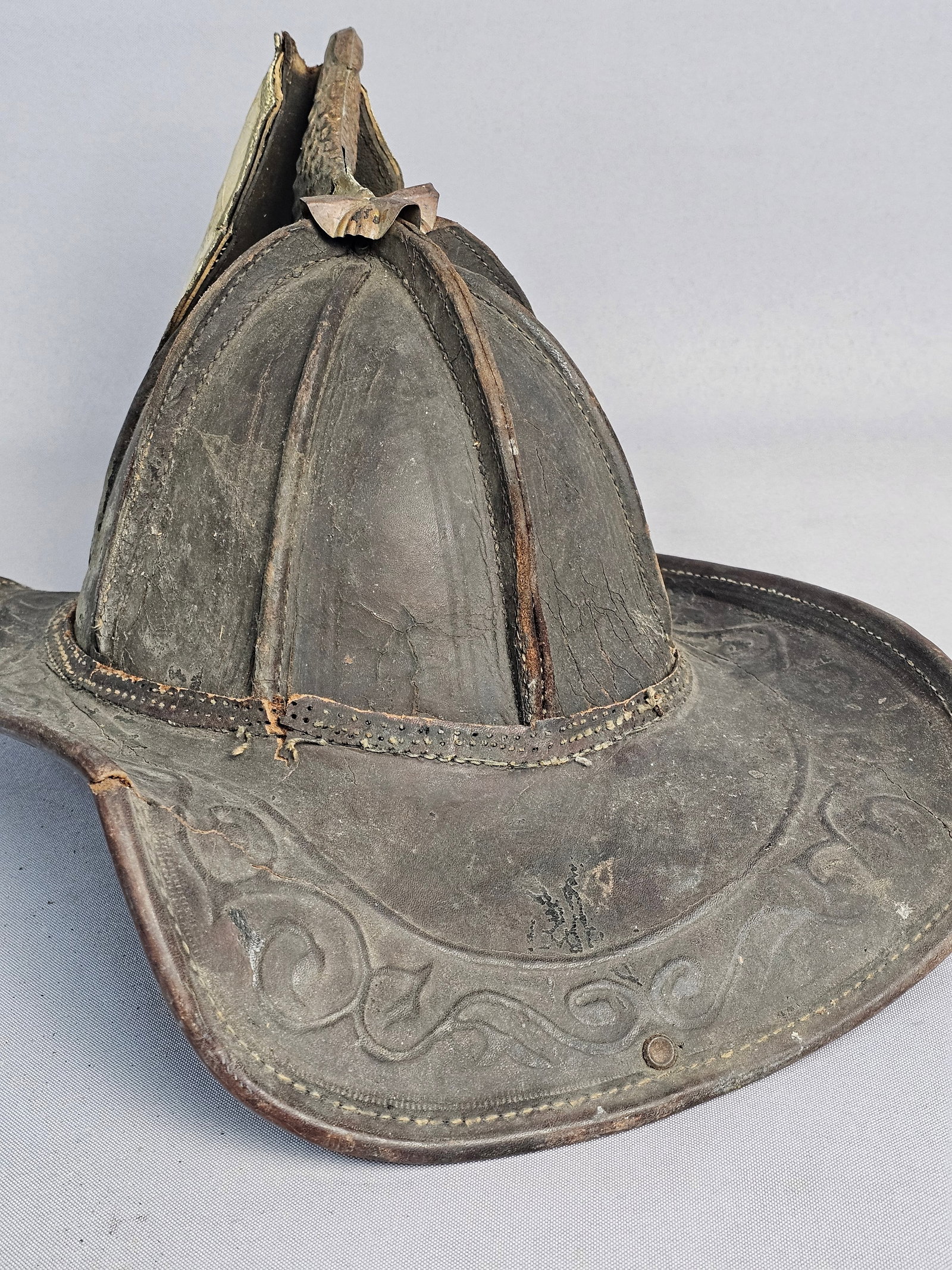 Antique Cairns Leather Fire Helmet with DFD Engine - 5