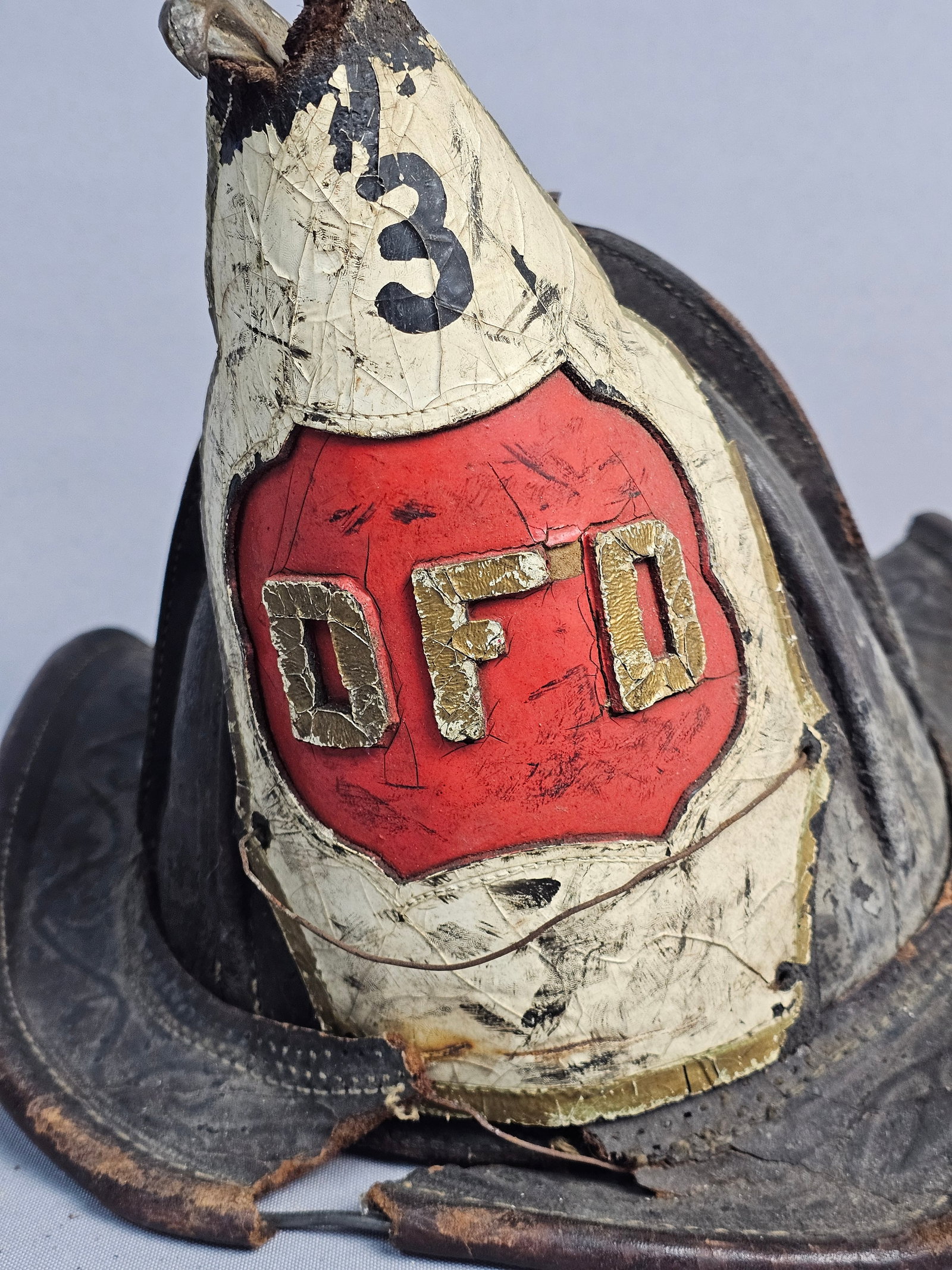 Antique Cairns Leather Fire Helmet with DFD Engine - 6
