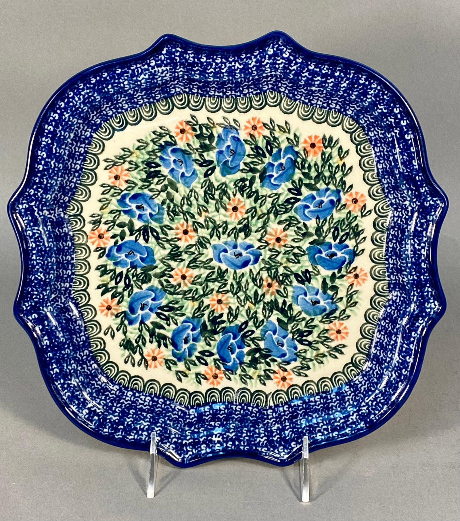 Ceramika Artystyczna Unikat Polish Pottery Scalloped Square Platter, Winter Viola Pattern (1 of 3)