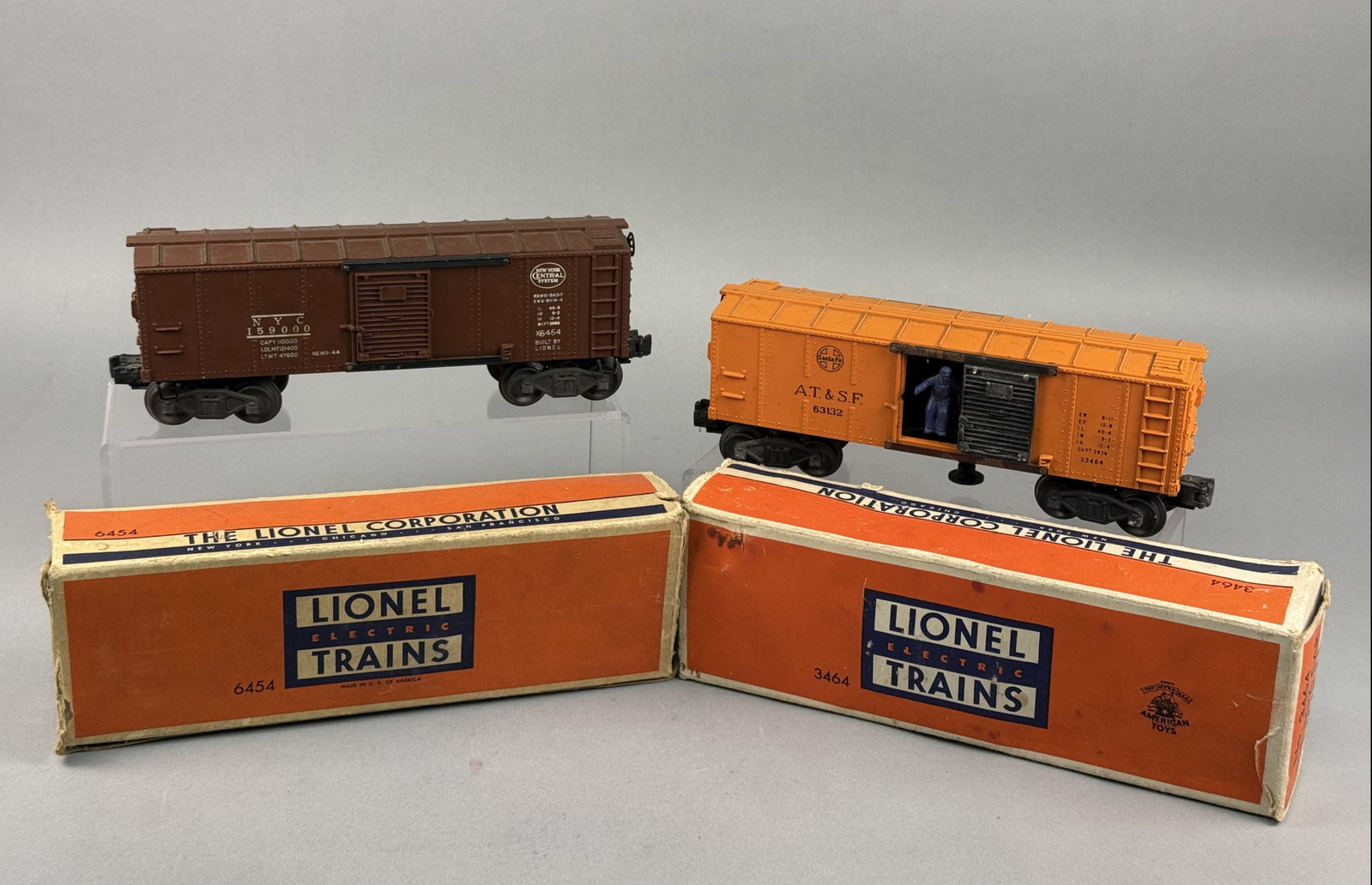 Lionel Postwar O-Gauge Boxcars, No. 6454 NYC & No. 3464 (1 of 13)