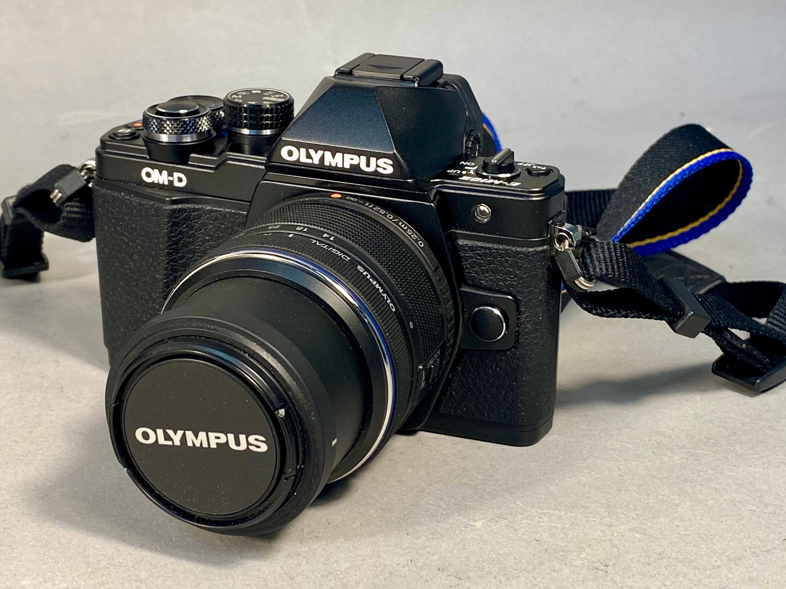 Olympus OM-D E-M10 Mark II Mirrorless Digital Camera Kit - 3