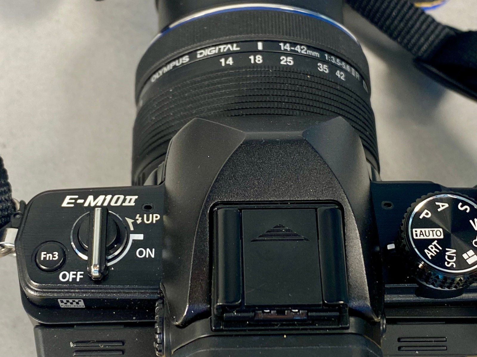 Olympus OM-D E-M10 Mark II Mirrorless Digital Camera Kit - 4