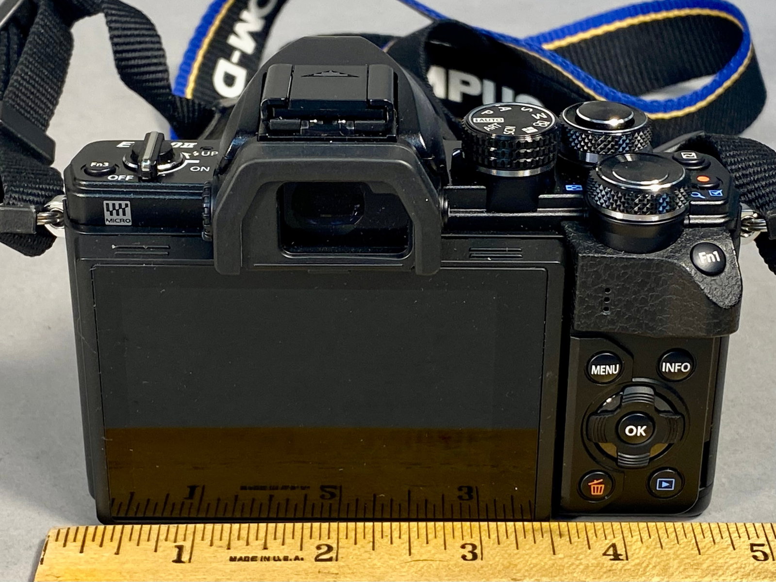 Olympus OM-D E-M10 Mark II Mirrorless Digital Camera Kit - 5
