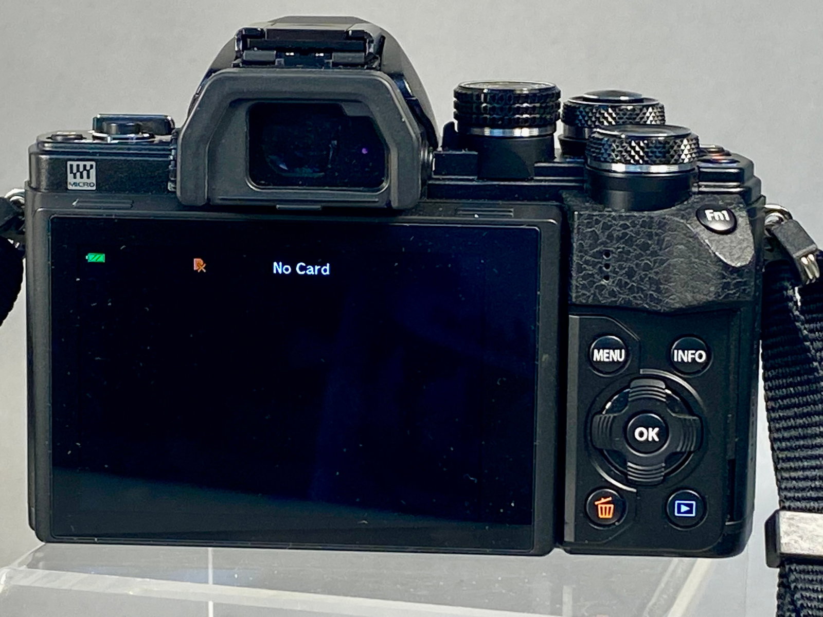 Olympus OM-D E-M10 Mark II Mirrorless Digital Camera Kit - 7