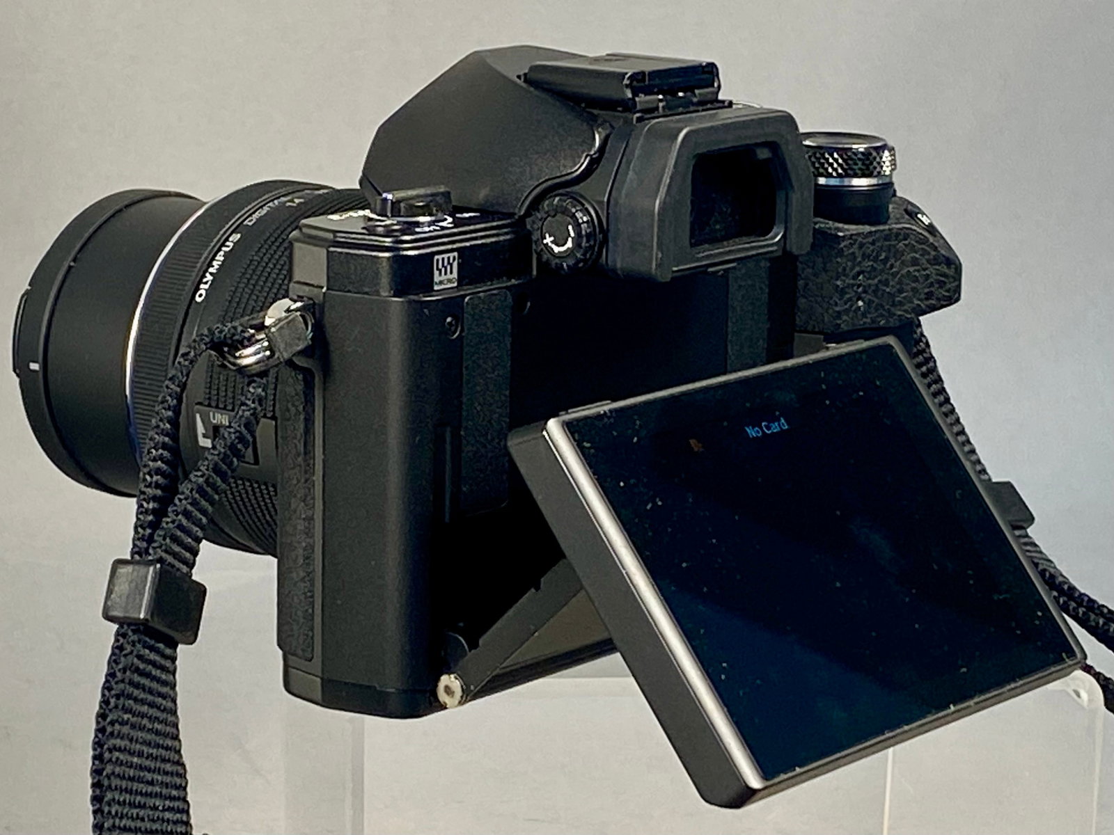 Olympus OM-D E-M10 Mark II Mirrorless Digital Camera Kit - 8