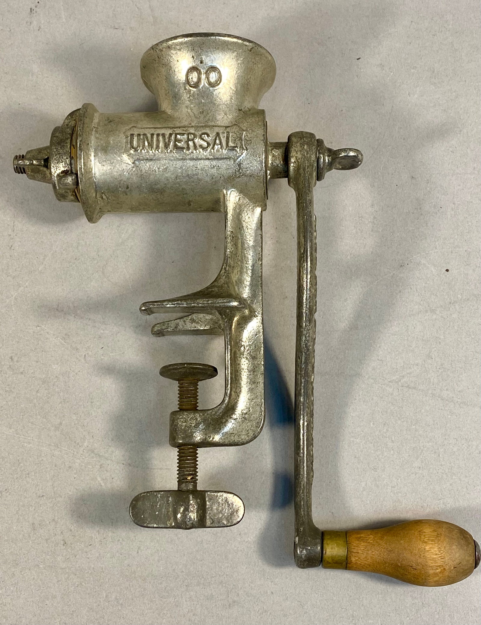 Vintage Landers Frary & Clark Universal No. 00 Manual Meat Grinder (1 of 6)