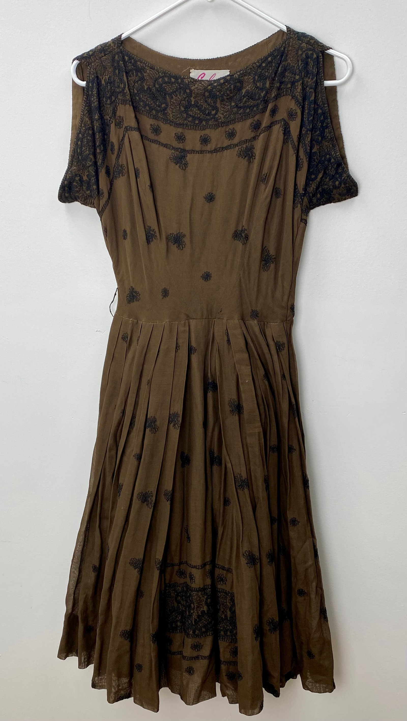Vintage Carlye Embroidered Brown Cotton Fit & Flare Dress: This mid-century fit-and-flare dress is produced by the American fashion brand Carlye. The garment is constructed from a lightweight brown cotton fabric, such as lawn or voile, and features black