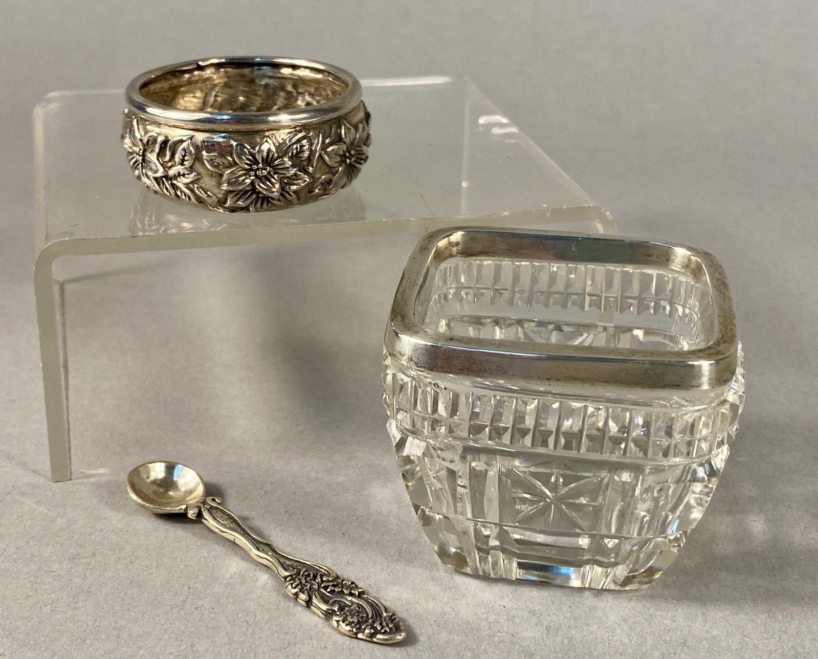 Sterling & Cut Glass Table Service Items Inc a Horace Woodward: This lot comprises a trio of sterling silver and cut glass items intended for table service. The first item is a square-form salt cellar featuring a cut glass body with diamond and star-burst patterns