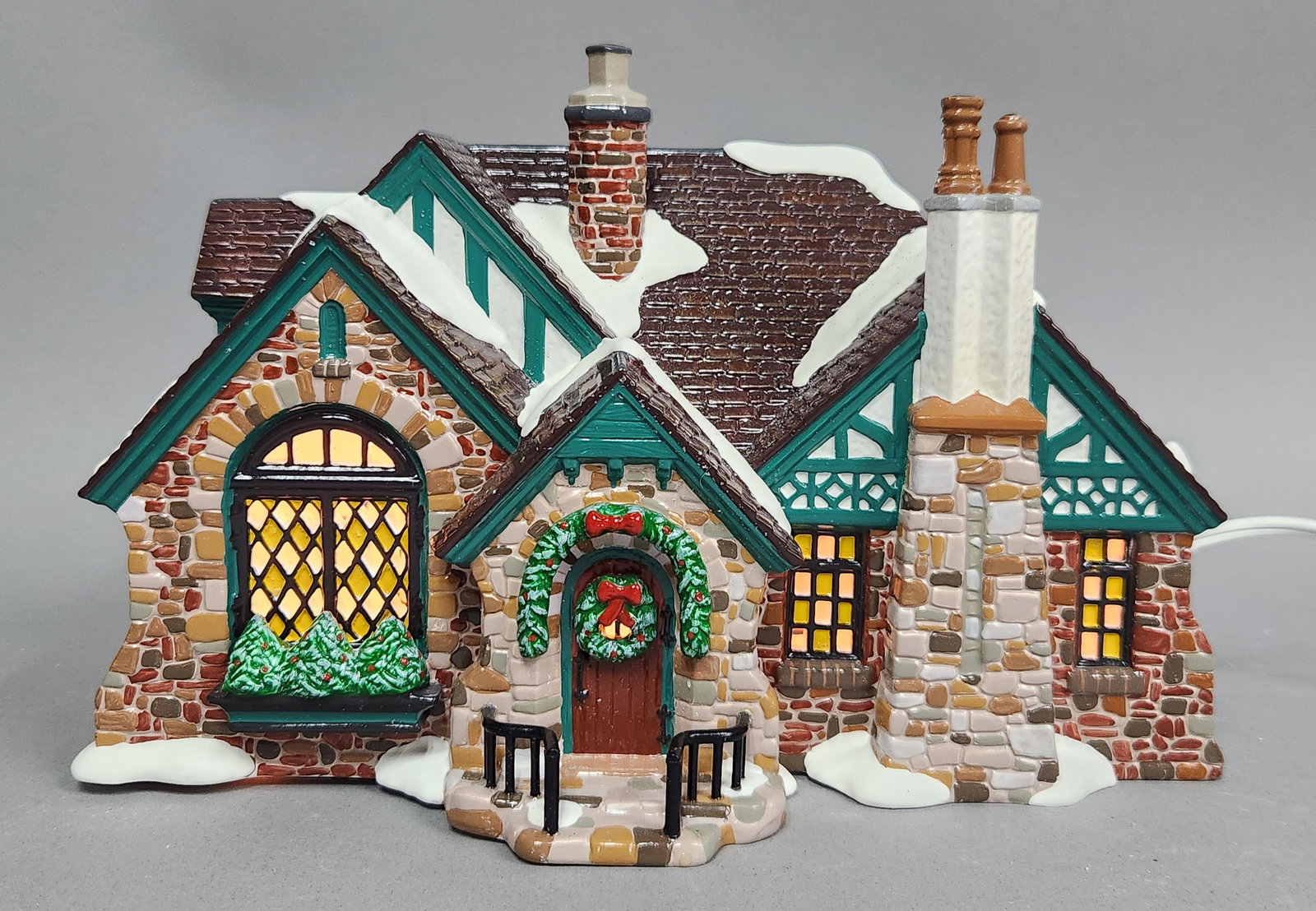 Dept 56 Tudor Style Christmas House (1 of 4)