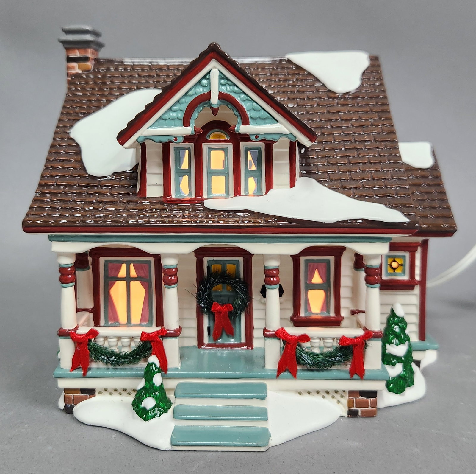 Dept 56 Bungalow: Department 56 Bungalow #55304. Light works. Height: 7 inches. The building is in good condition with no visible chips, cracks, or significant wear.