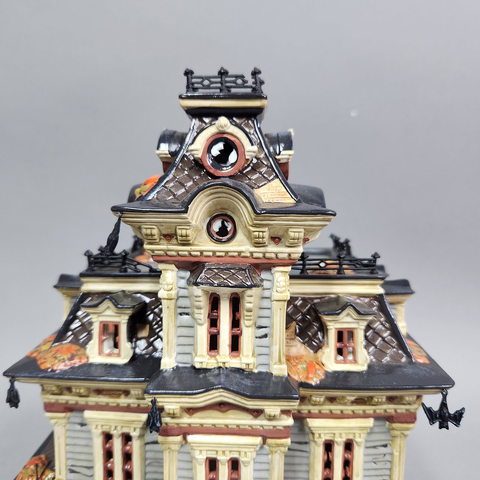 Dept 56 Grimsly Manor - 4