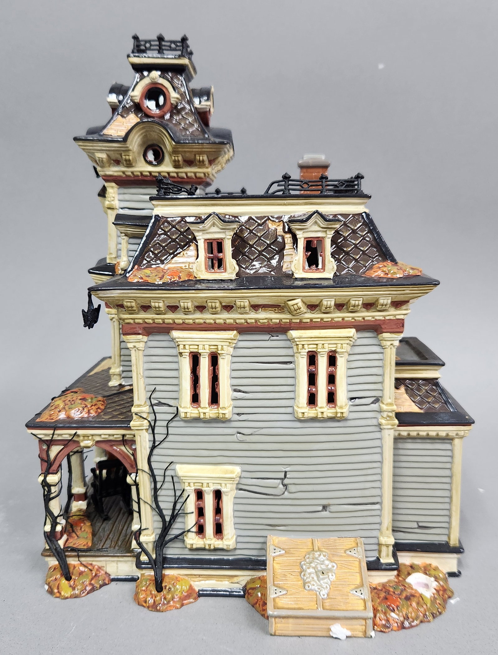 Dept 56 Grimsly Manor - 5