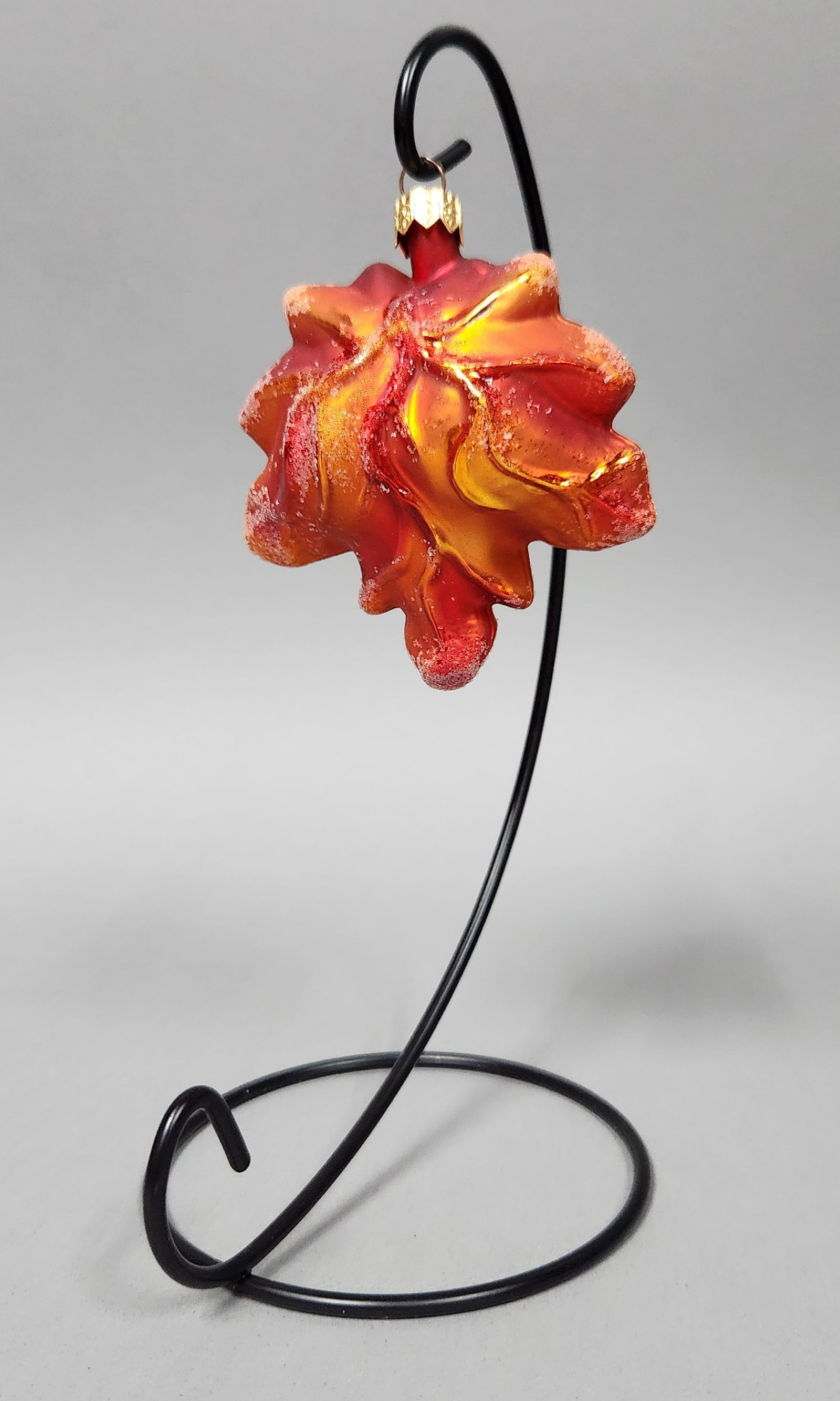 Christopher Radko Maple Leaf Ornament: Stand not included. This hand-blown glass holiday ornament is designed in the form of a maple leaf. Length: 3.5 inches. The ornament is in good condition. The glass body shows no visible chips,