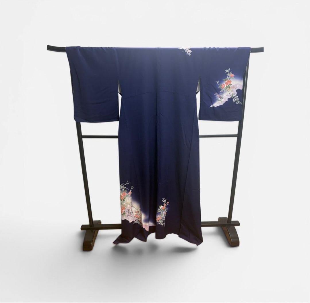 Houmongi Kimono Set with Original Packaging: Stand is not included. This is a complete Japanese semi-formal visiting kimono set, known as a Houmongi, dating to the Showa period. The garment is constructed from deep navy blue silk crepe, likely c
