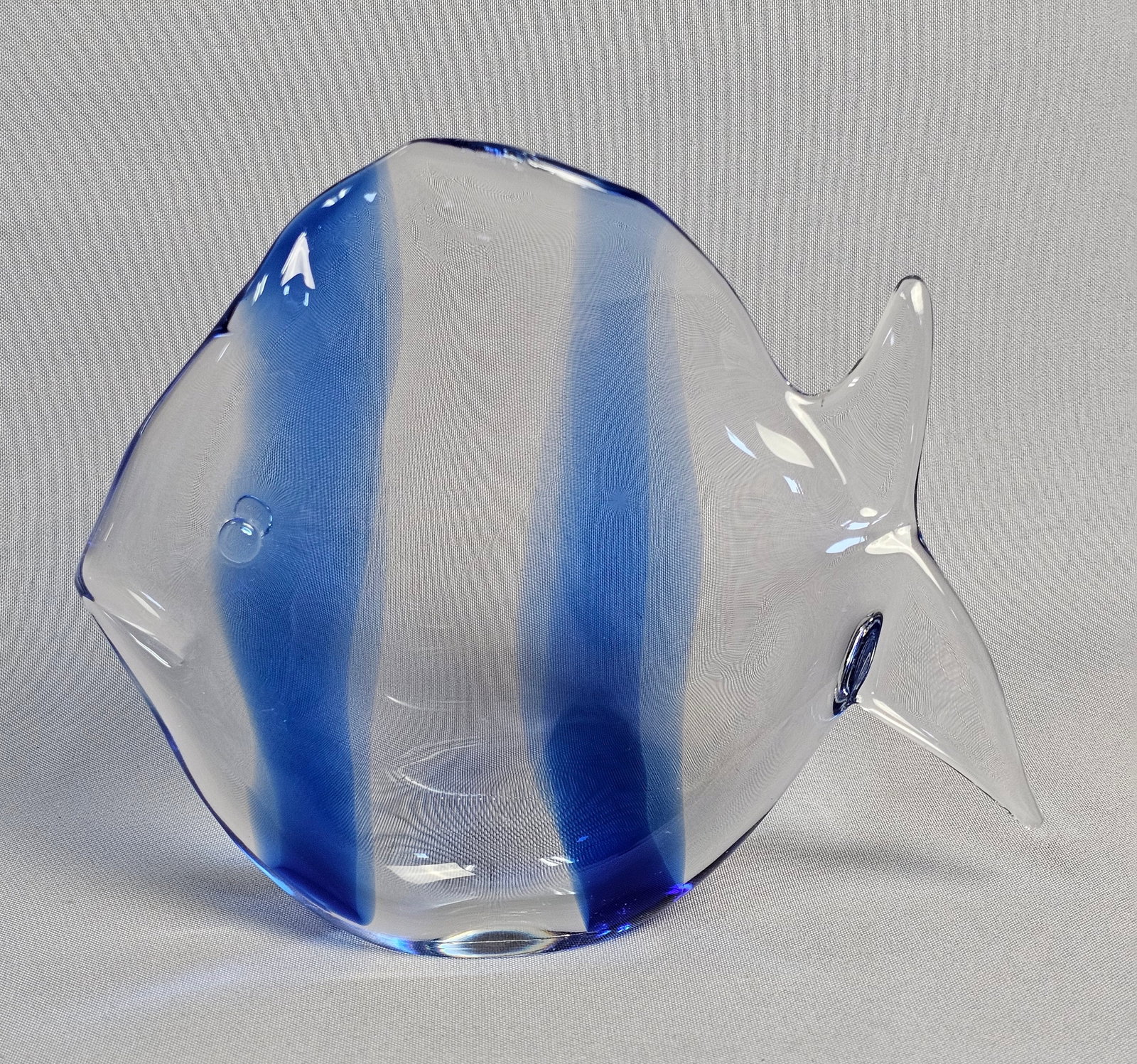 Signed Anatra Murano Art Glass Fish Sculpture: A hand-blown Murano art glass sculpture of a stylized tropical fish, identified by the incised signature of artist Renato Anatra. The piece is constructed from clear glass featuring two broad, vertica