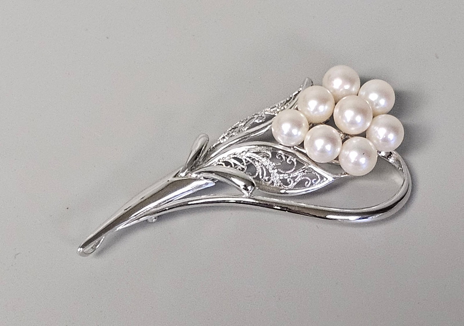 Vintage Cultured Pearl Silver Brooch 11.7 Grams: A vintage silver brooch designed as a stylized floral spray, attributed to a mid-century Japanese maker and resembling designs by Mikimoto. This designation was commonly used for Japanese silver jewel