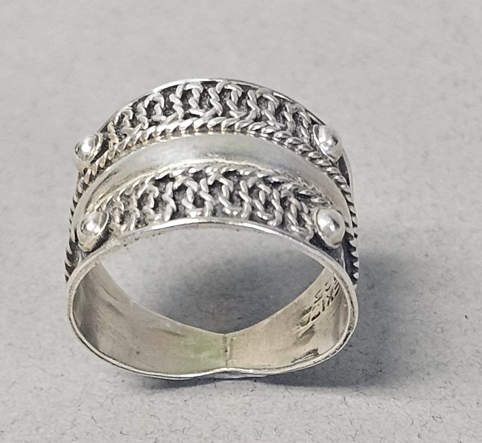 Mexican Sterling Textured Band Ring 2.4 Grams: This sterling silver wide-band statement ring features a triple-row design. Size: 6 Weight: 2.4 grams. The item is in good vintage condition. There is visible oxidation and tarnish within the