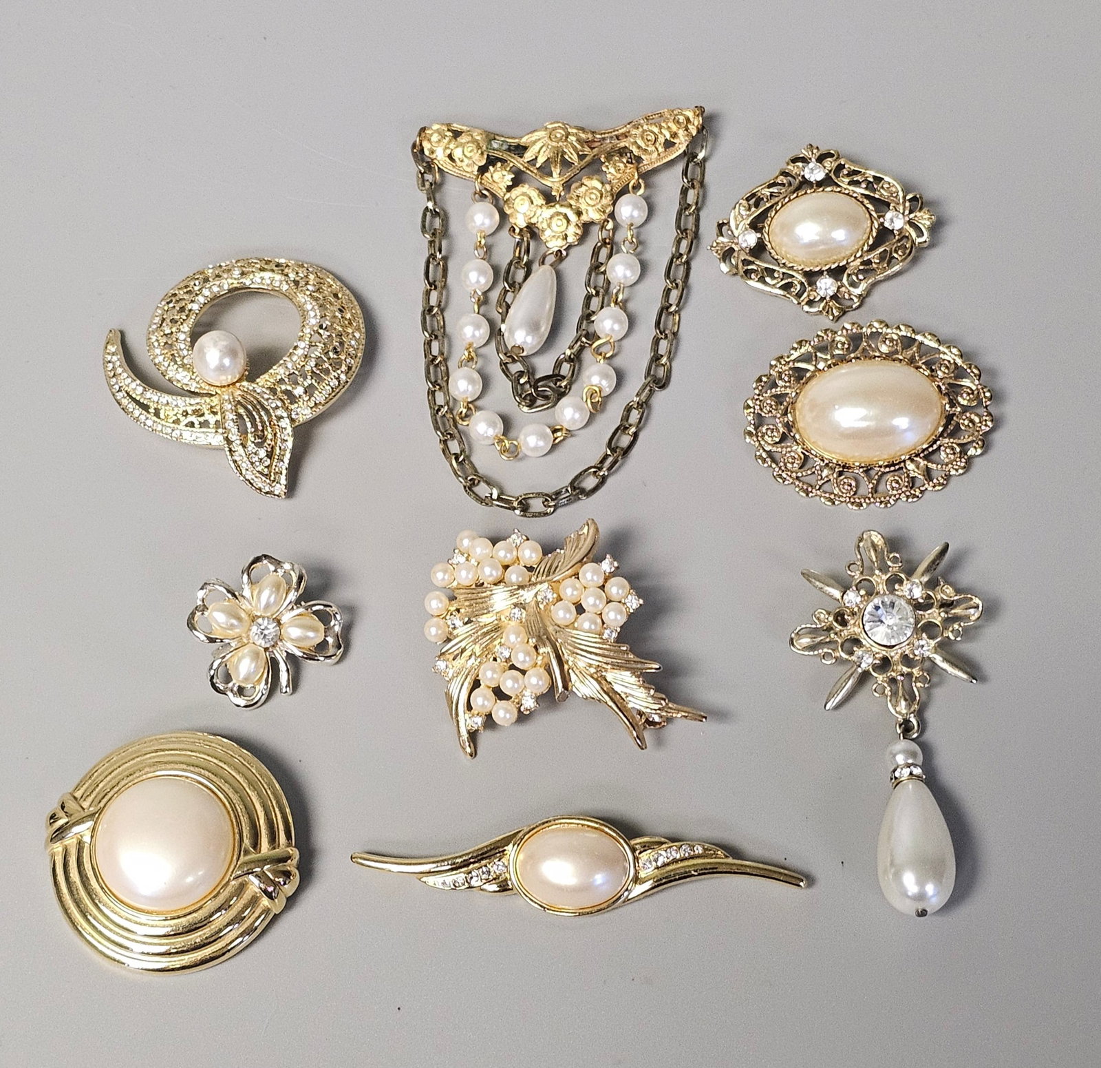 Vintage Costume Jewelry Brooches Inc Napier (1 of 8)