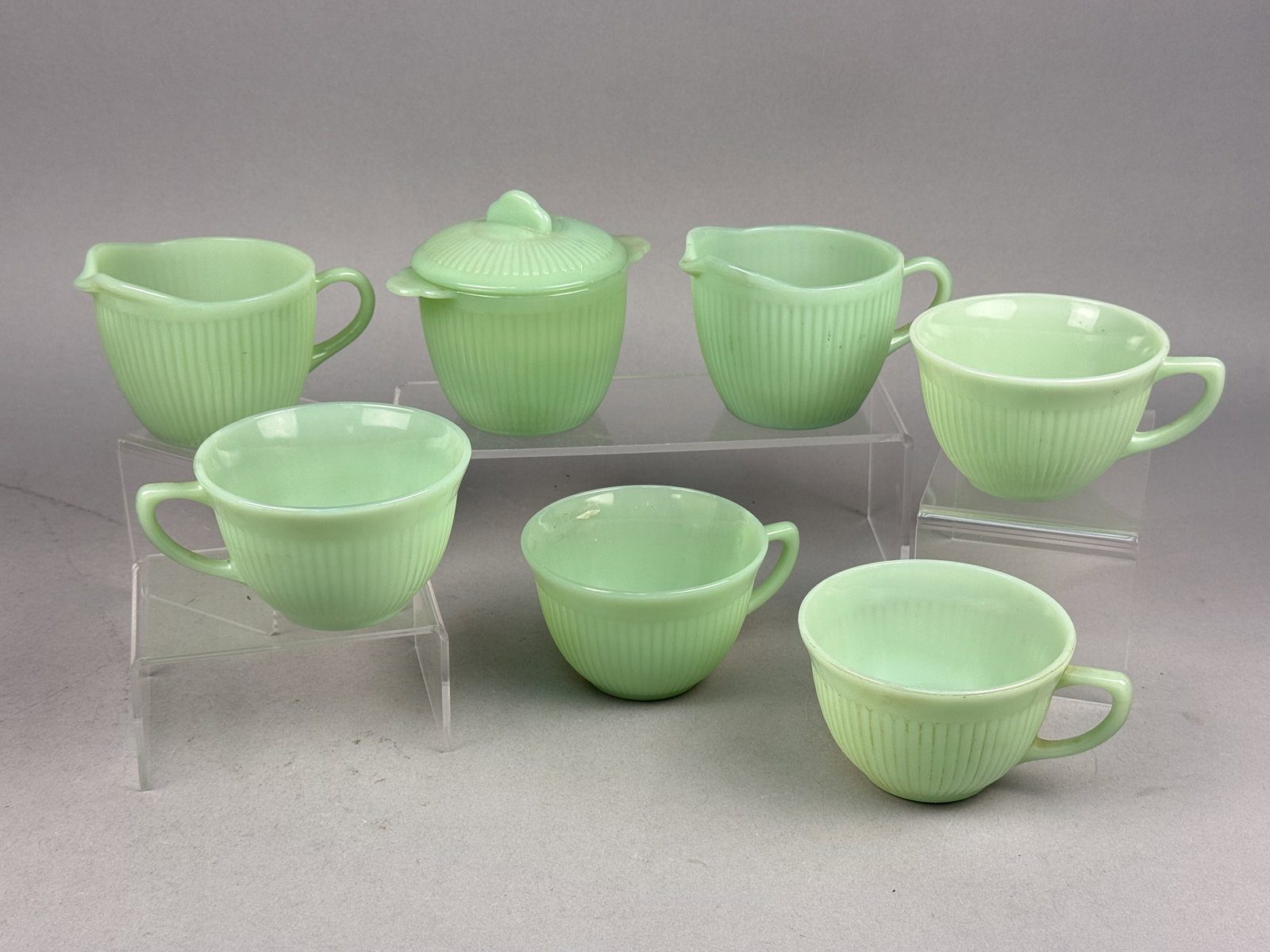12 Pieces of Fire-King Jadeite Jane Ray Tableware (1 of 10)