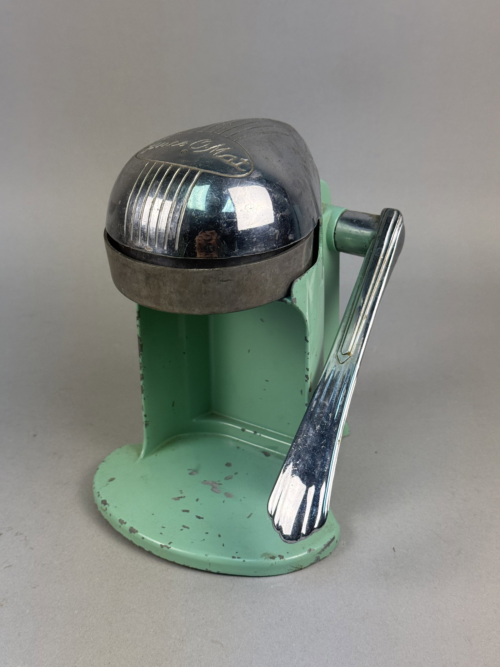 Rival Juice-O-Mat Manual Citrus Juicer: This vintage manual countertop citrus juicer is a Juice-O-Mat model manufactured by the Rival Manufacturing Co. of Kansas City, Missouri. The appliance is constructed from a heavy cast metal body fini