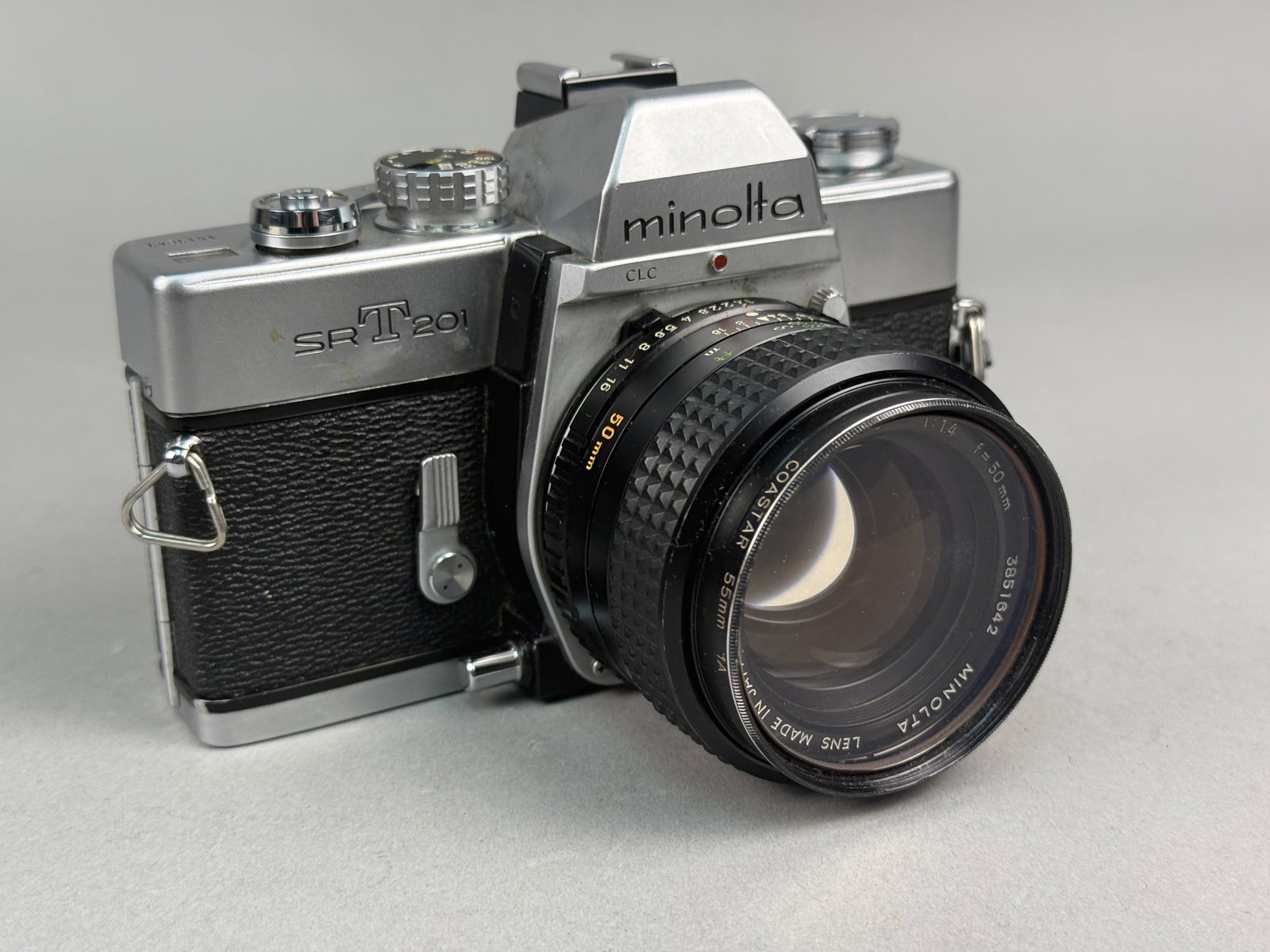 Minolta SR-T 201 35mm SLR w 50mm Lens (1 of 7)