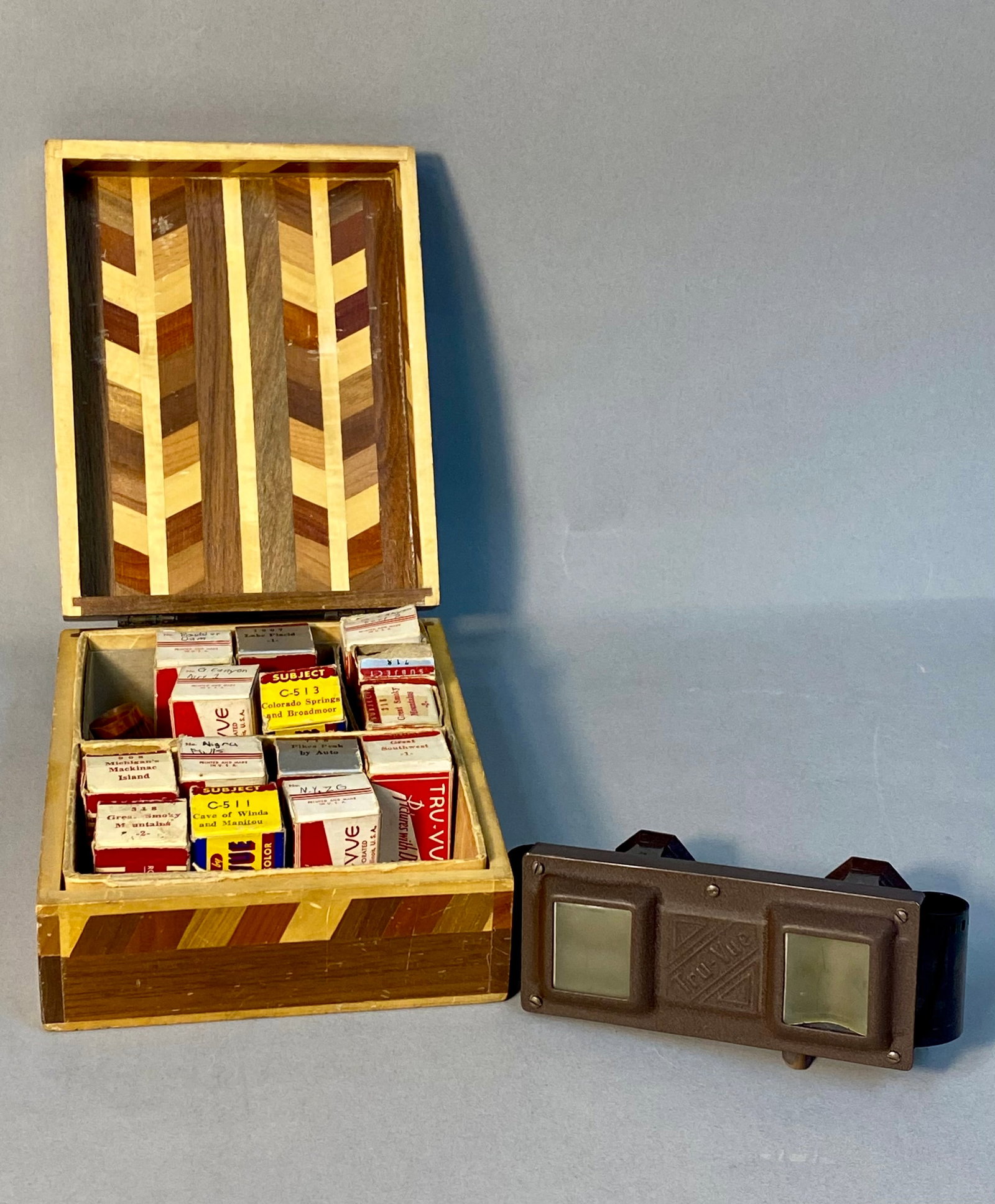 Tru-Vue Bakelite Stereoscopic Filmstrip Viewer & Filmstrips (1 of 7)