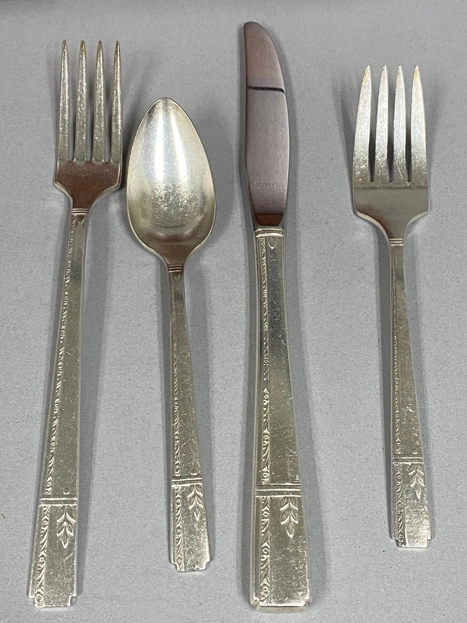 Oneida Heirloom Plate Milady Pattern Silver-Plated Flatware - 2
